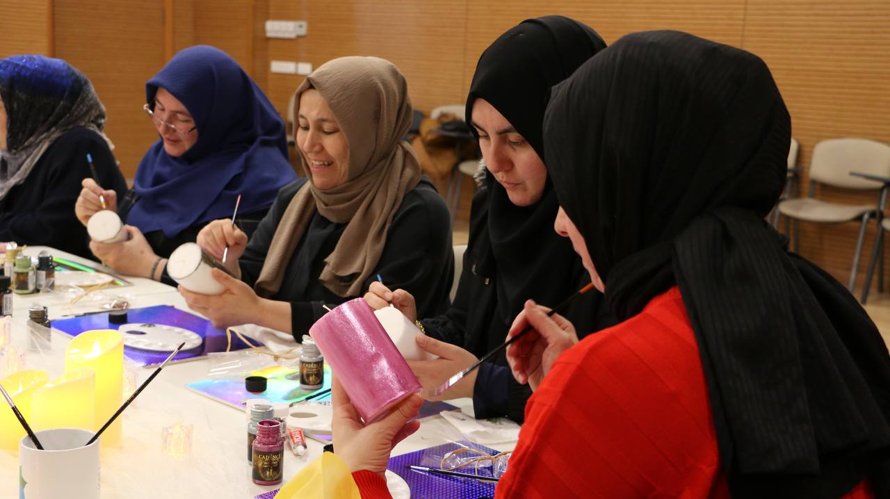 SGM’de yetişkinlere ‘terapi’ gibi sanat atölyesi