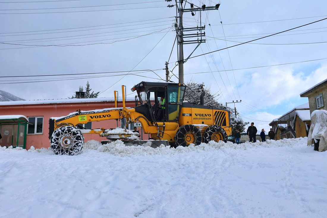 Büyükşehir şehrin merkezinden en uzak noktasına kadar müdahalelerini sürdürüyor