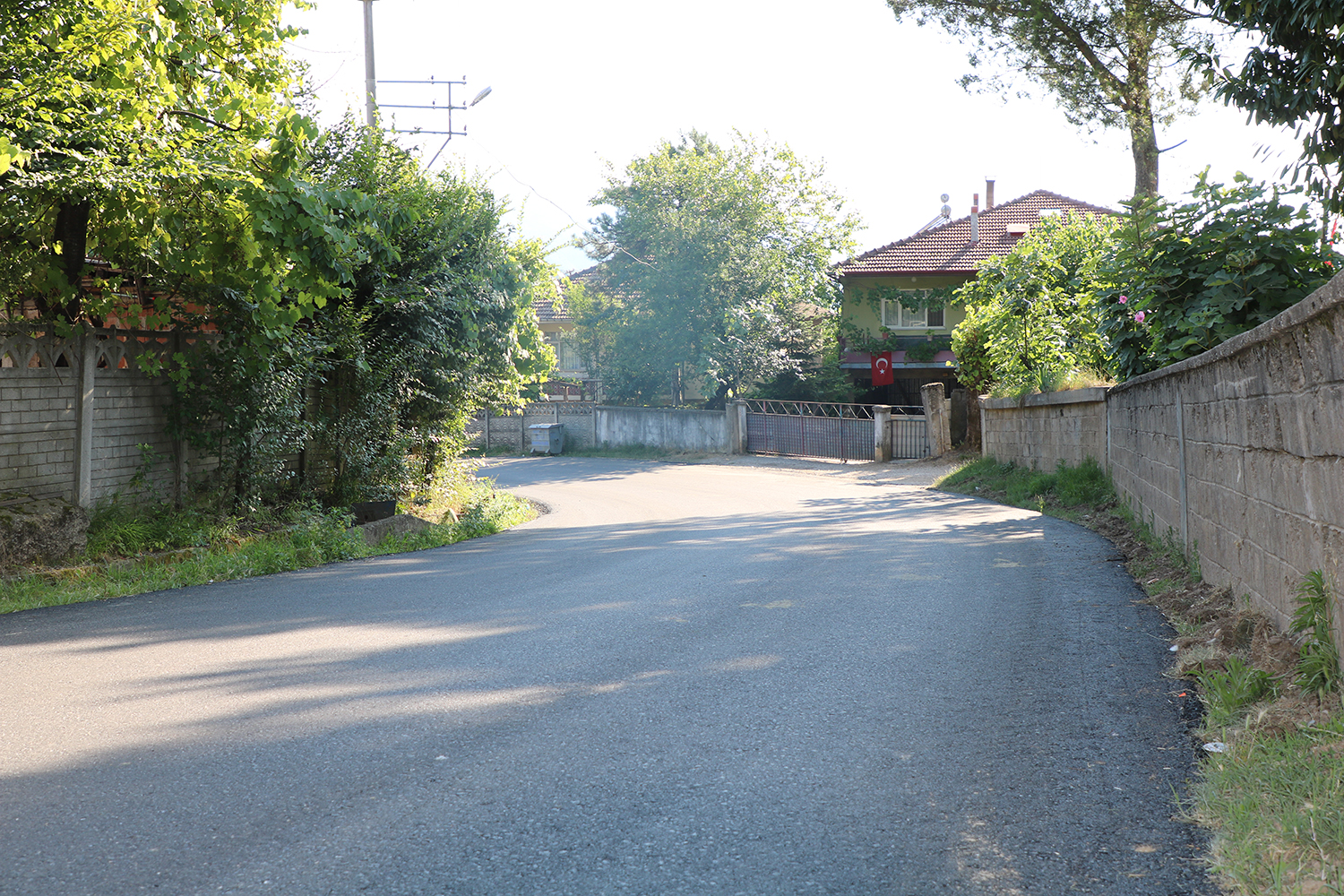 Akyazı Şerefiye’de yollar daha güzel