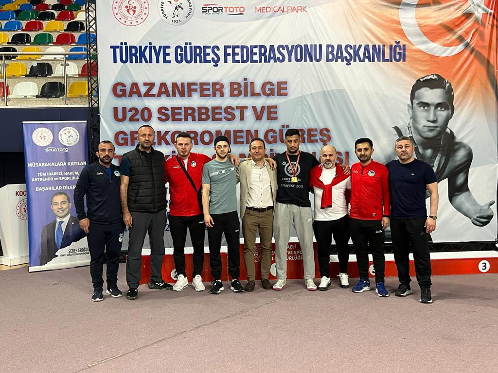 Büyükşehir güreşçileri Türkiye Şampiyonası’na damga vurdu