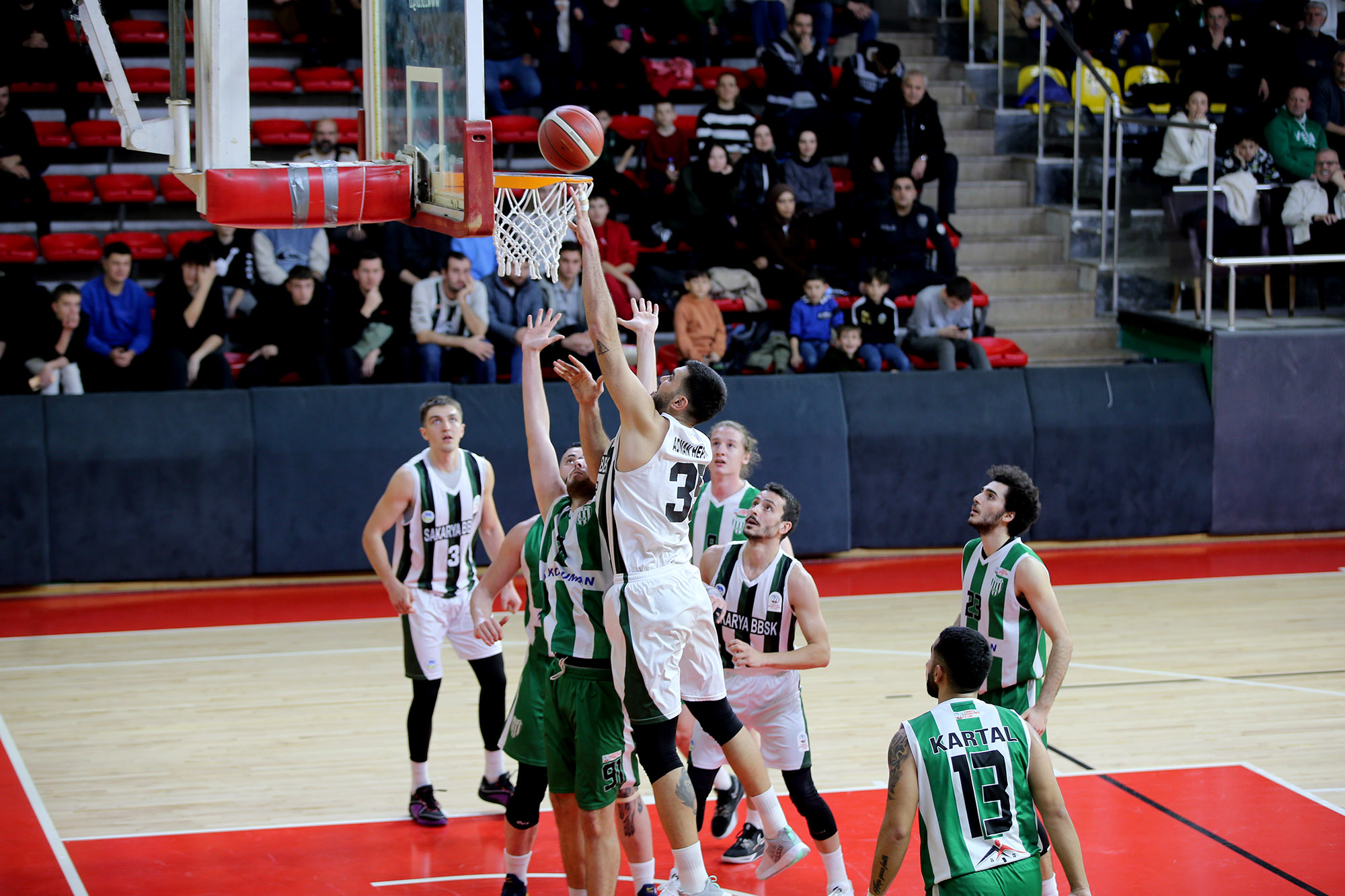 Büyükşehir basketboldan taraftarı önünde Vefa galibiyeti: 83-73