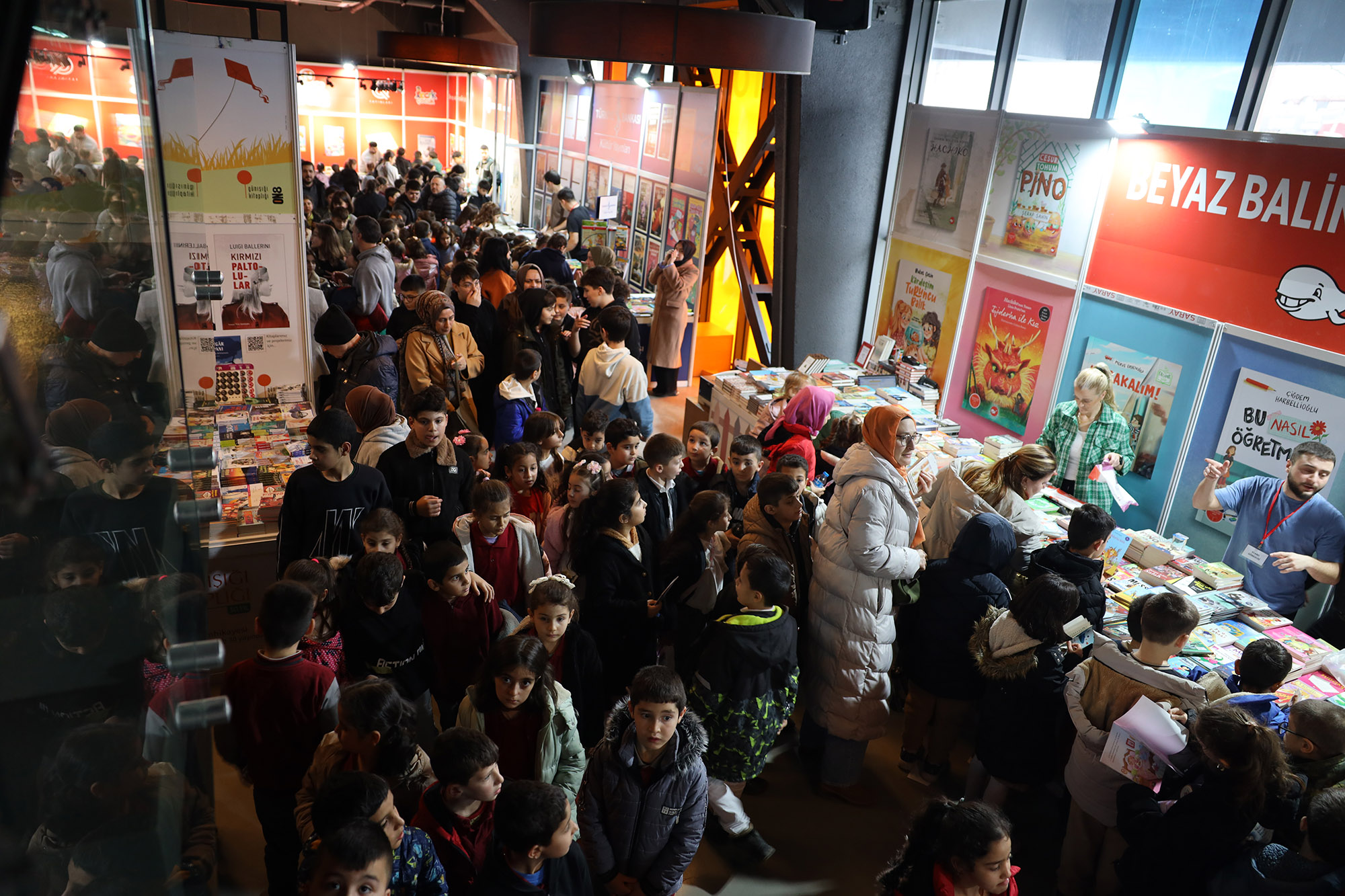 Sakarya Çocuk Edebiyatı Fuarı’na akın ediyor: 2 günde rekor katılım