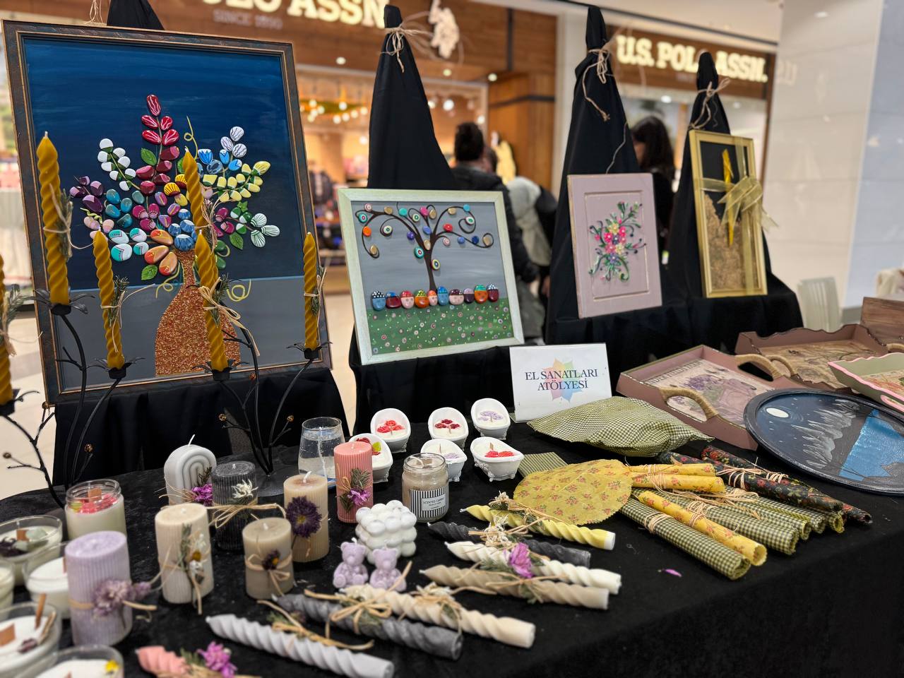 Engelsiz Hobi Atölyelerinin el emeği ürünleri Agora AVM’de sergilendi