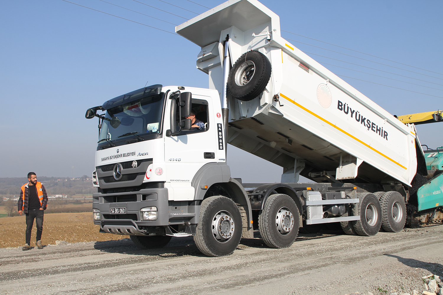 Kaynarca İmamlar’da yollar yenilendi