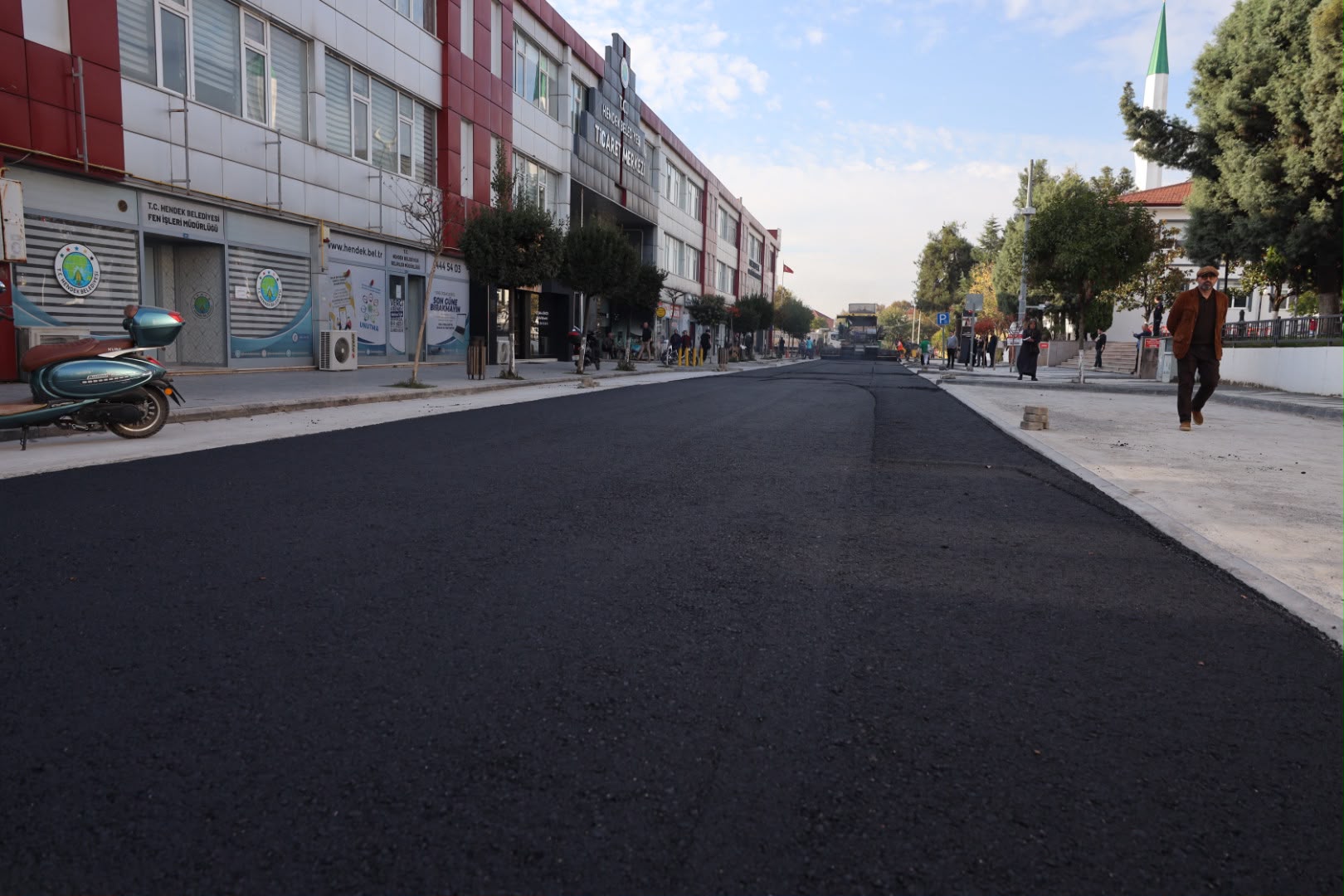 Hendek’in tam kalbindeki en önemli güzergahlar tablo gibi işleniyor
