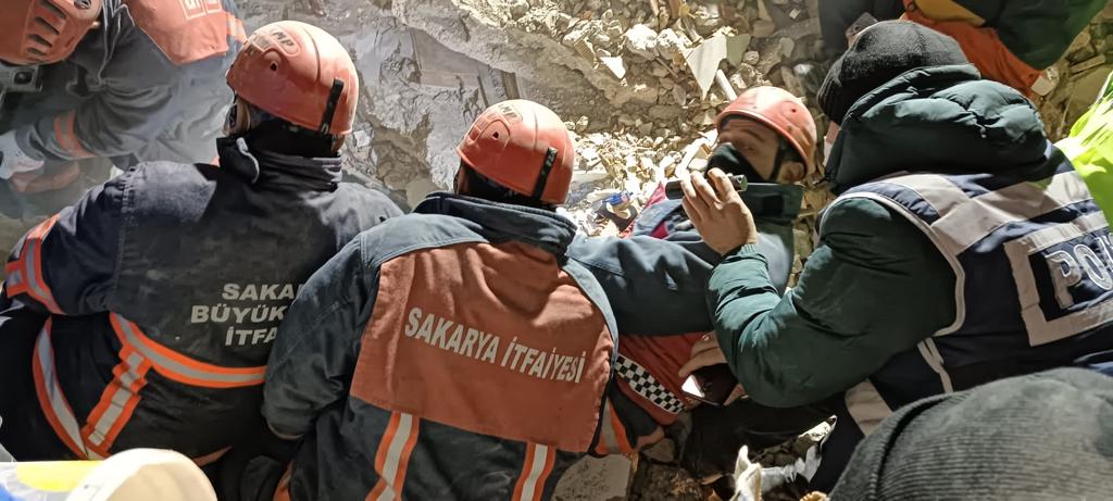 Sakarya ekibi bir gecede iki mucize yaşadı