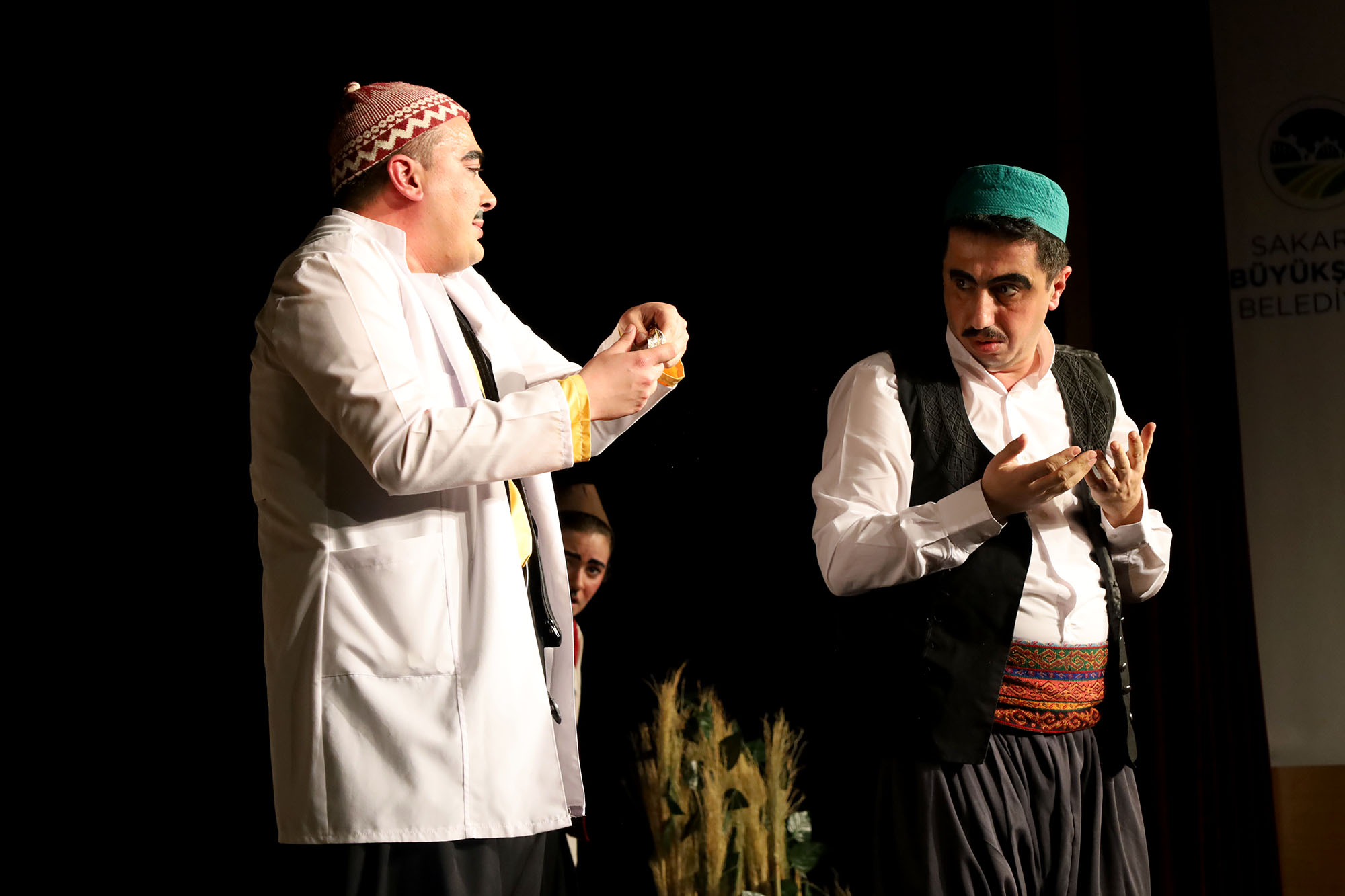 “Zoraki Takip” AKM’de kahkahalarla geçti