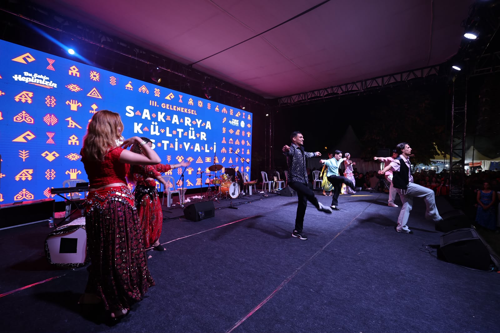 Millet Bahçesi’nde kültürlerin buluştuğu festival renkli finalle tamamlandı