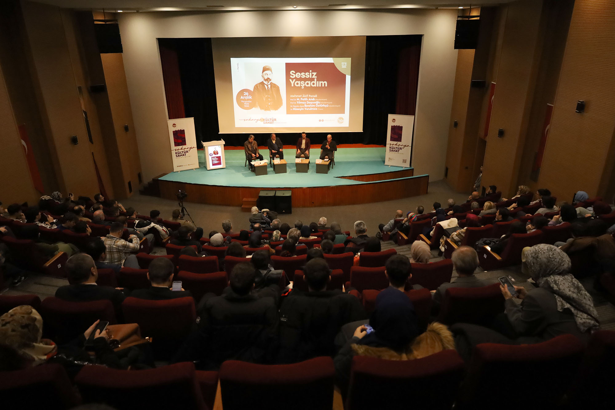 Milletin hafızasında hiç sönmeyecek olan bir ışık: Mehmet Akif’in vatana olan aşkını anlattılar 