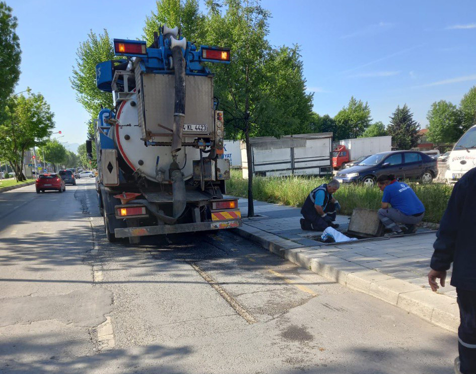SASKİ’den kanalizasyon ve yağmursuyu hatlarında temizlik: Araç lastiği, beton parçaları…