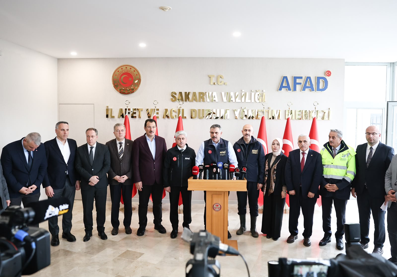 “Devletimizin tüm imkanlarıyla Sakarya’da afetin izlerini sileceğiz”