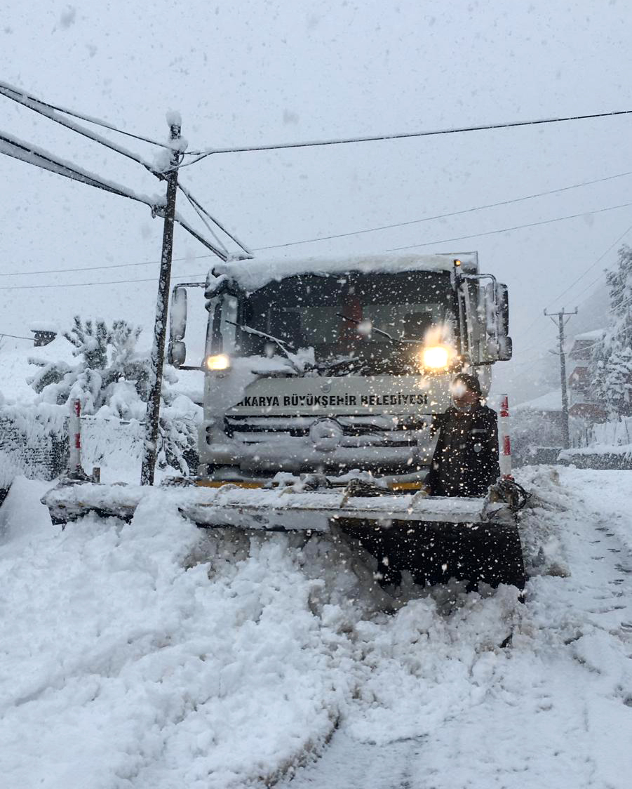 12 mahalle yolu ulaşıma açıldı
