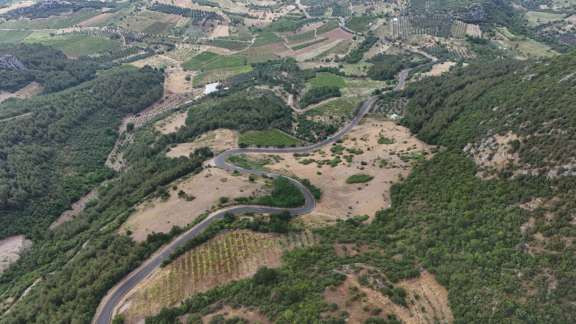 Geyve Alıplar’ın 9 kilometrelik yolu yenilendi