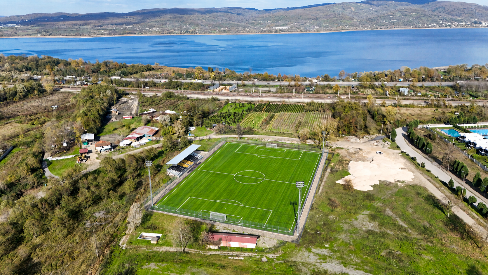 Kurtköy’e FIFA standartlarında futbol sahası inşa edilecek