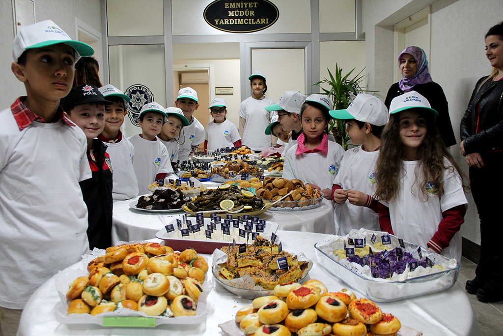 Miniklerden Polis teşkilatına anlamlı ziyaret