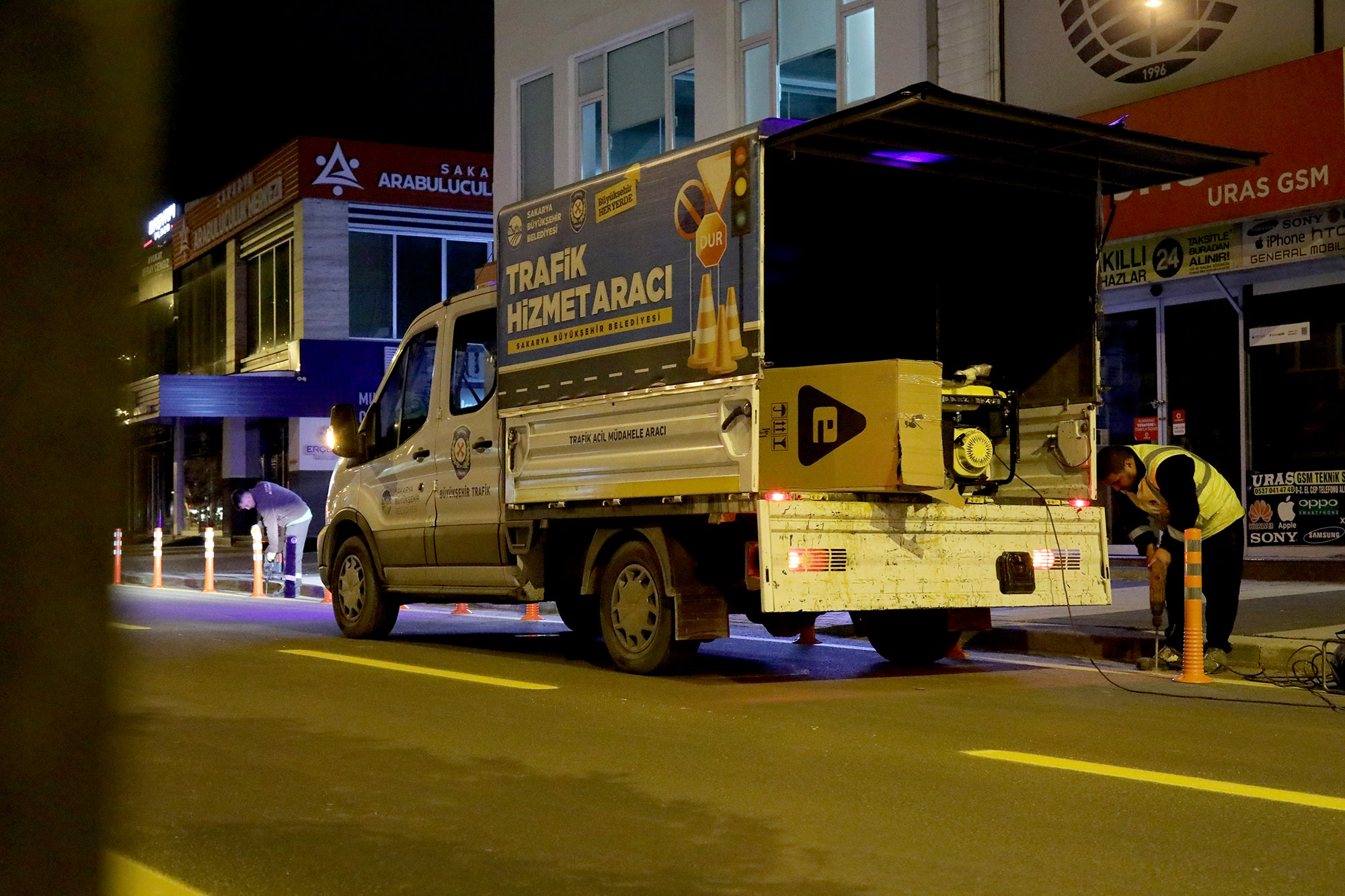  Büyükşehir’den Bosna Caddesi’ne estetik katan gece mesaisi