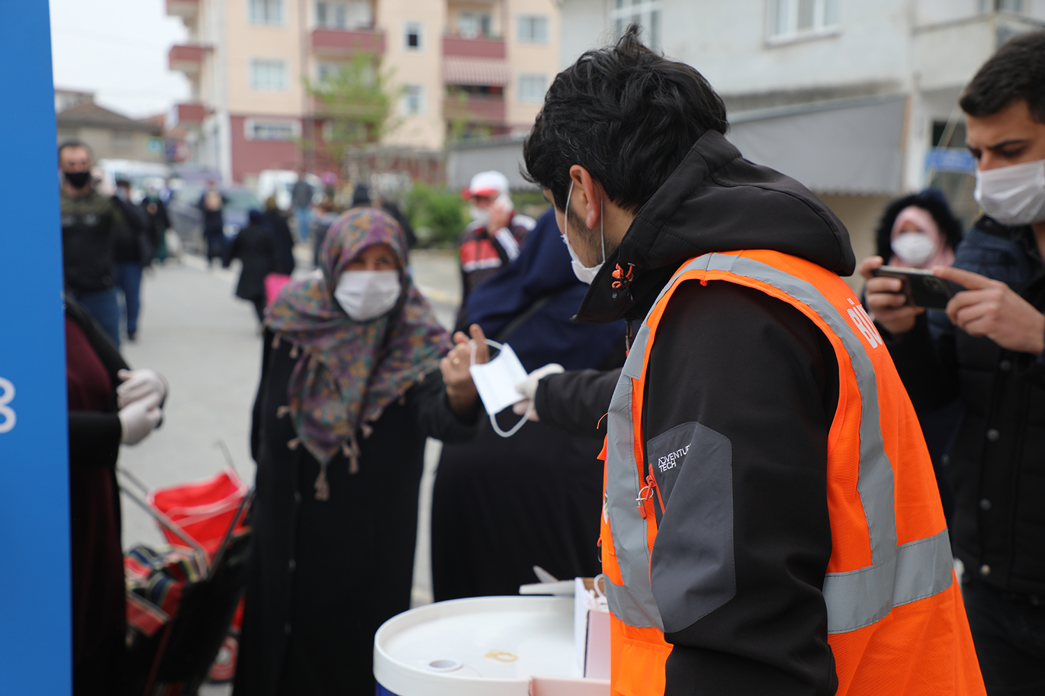 Hendek ve Ferizli ilçelerinde maske dağıtımı sürüyor	