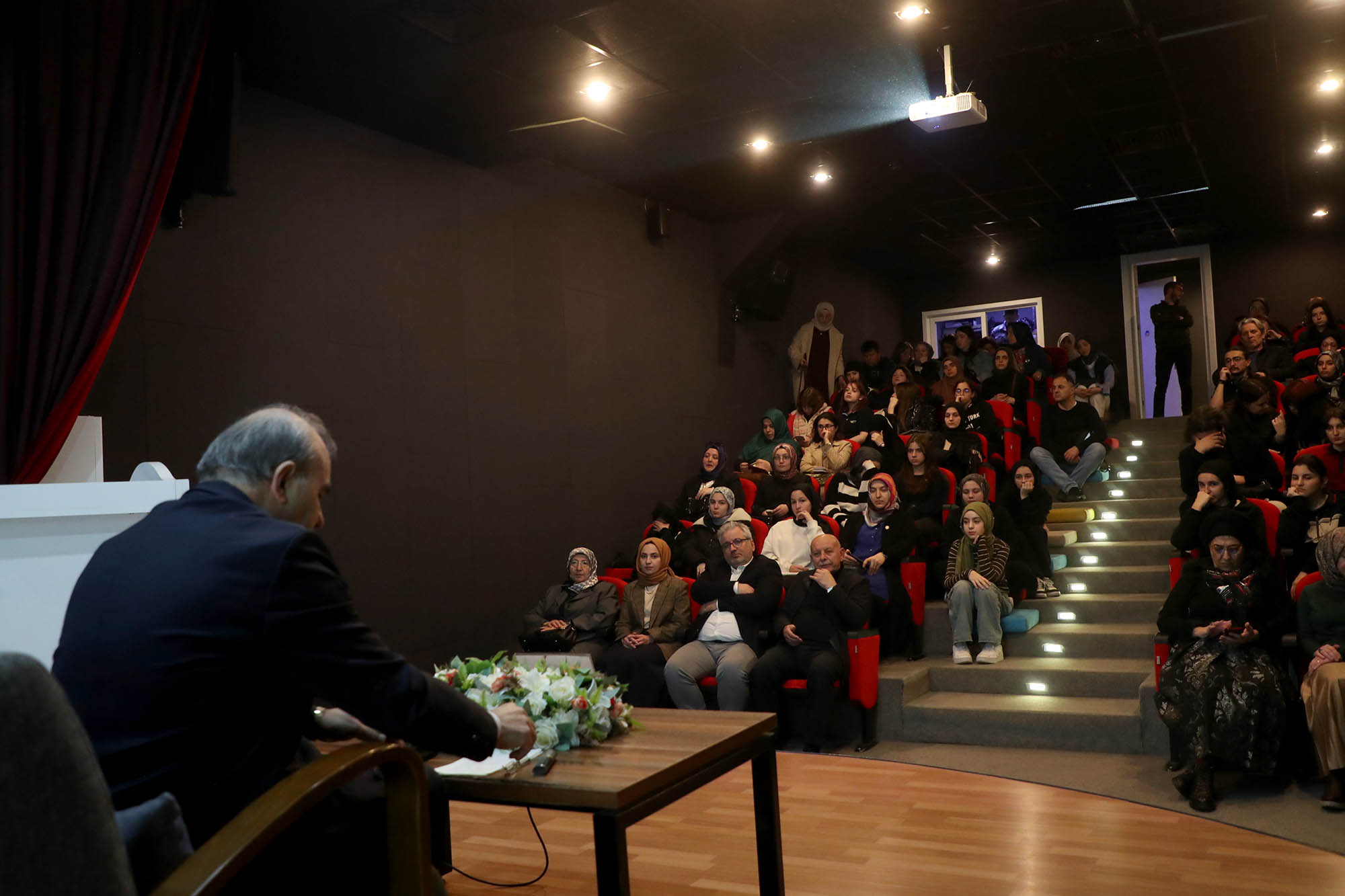 Hattat Prof. Dr. Mehmet Memiş’in anlatımıyla İstanbul Mushafı’nın eşsiz eserleri ve hat sanatı