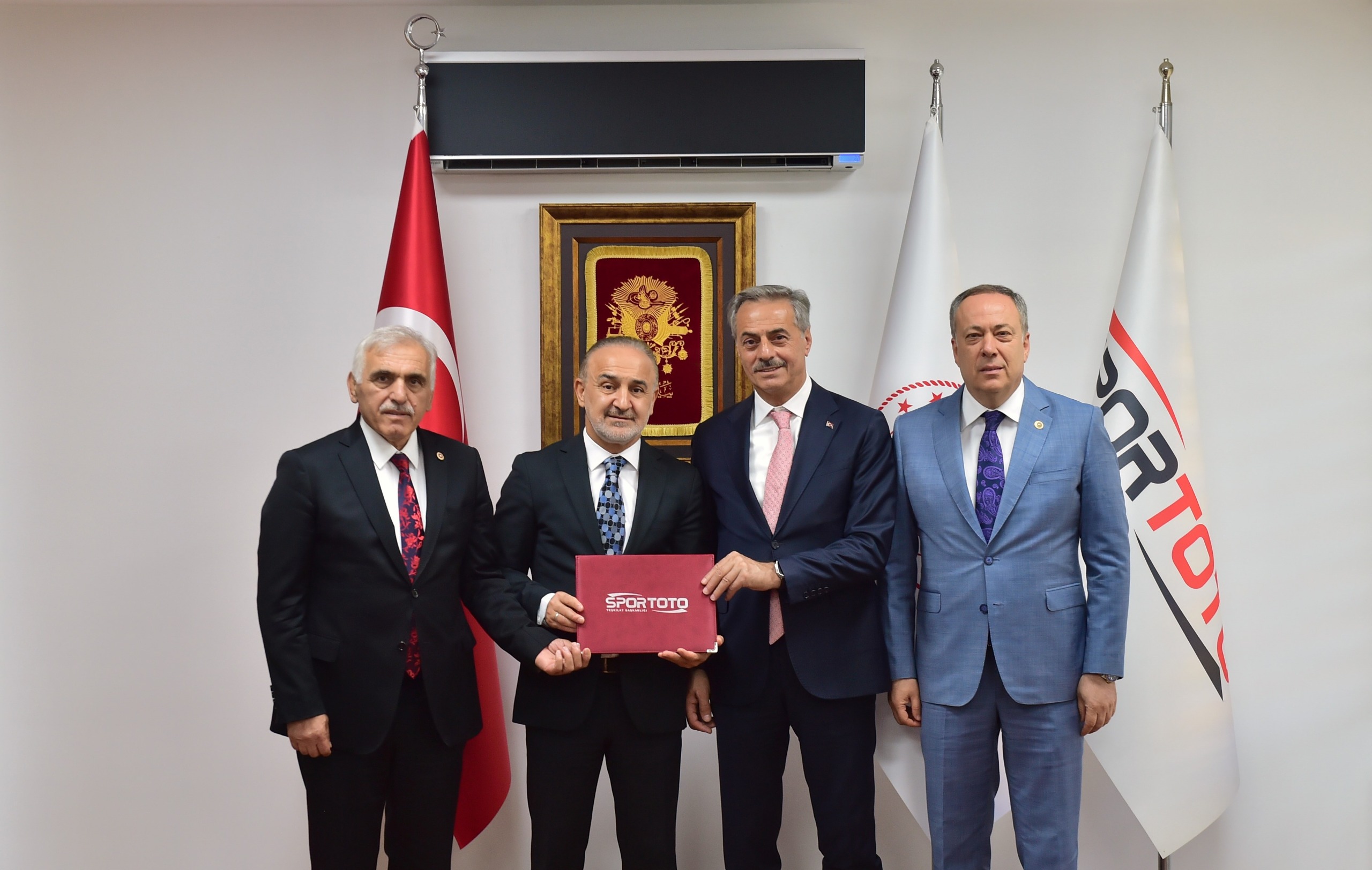 Sakarya’ya yatırım yağmuru: Tarihi projeler yükselirken Ankara’da bir imza daha atıldı