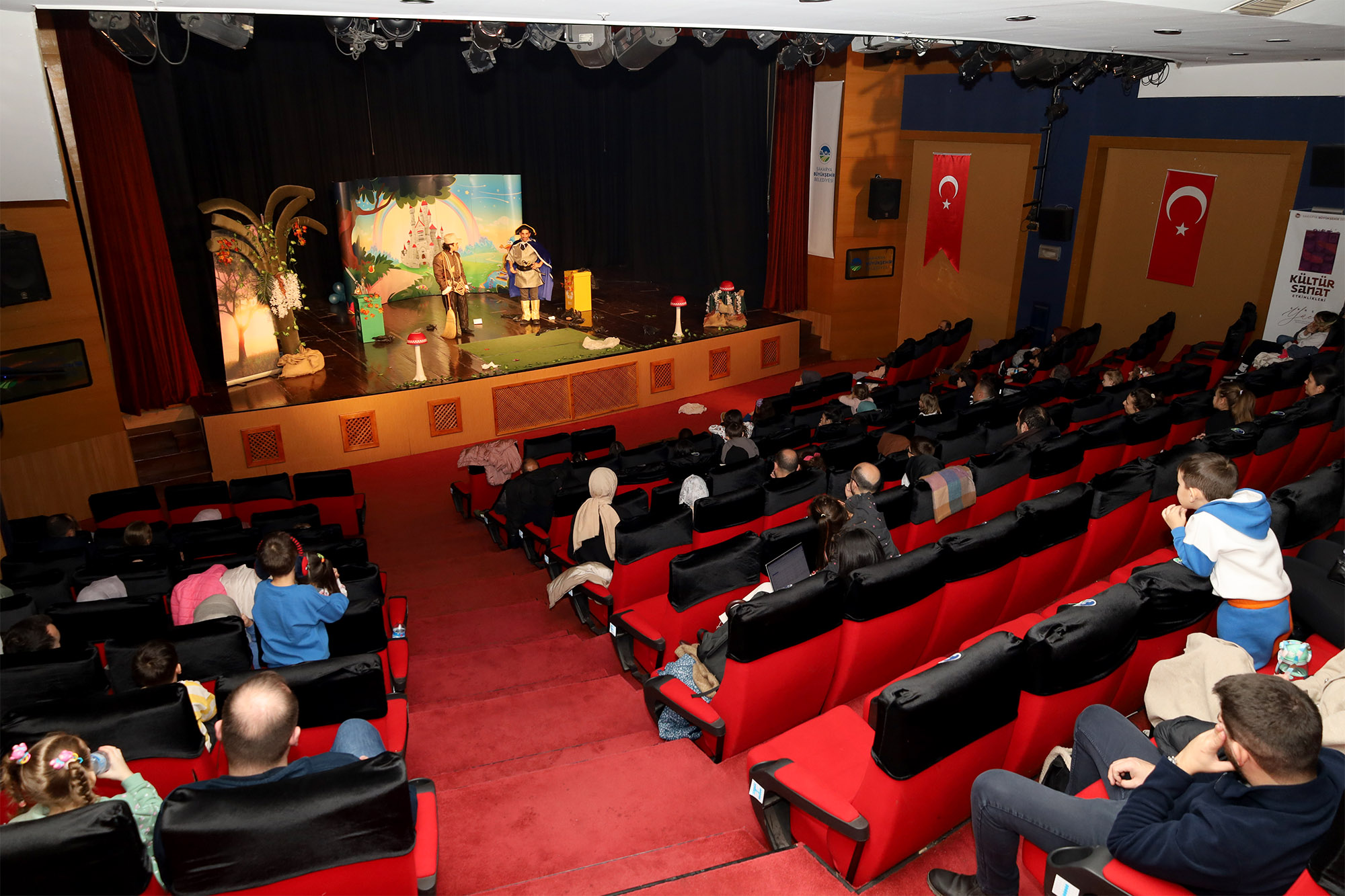 Minikler “Don Kişot” ile eğlenceye doydu