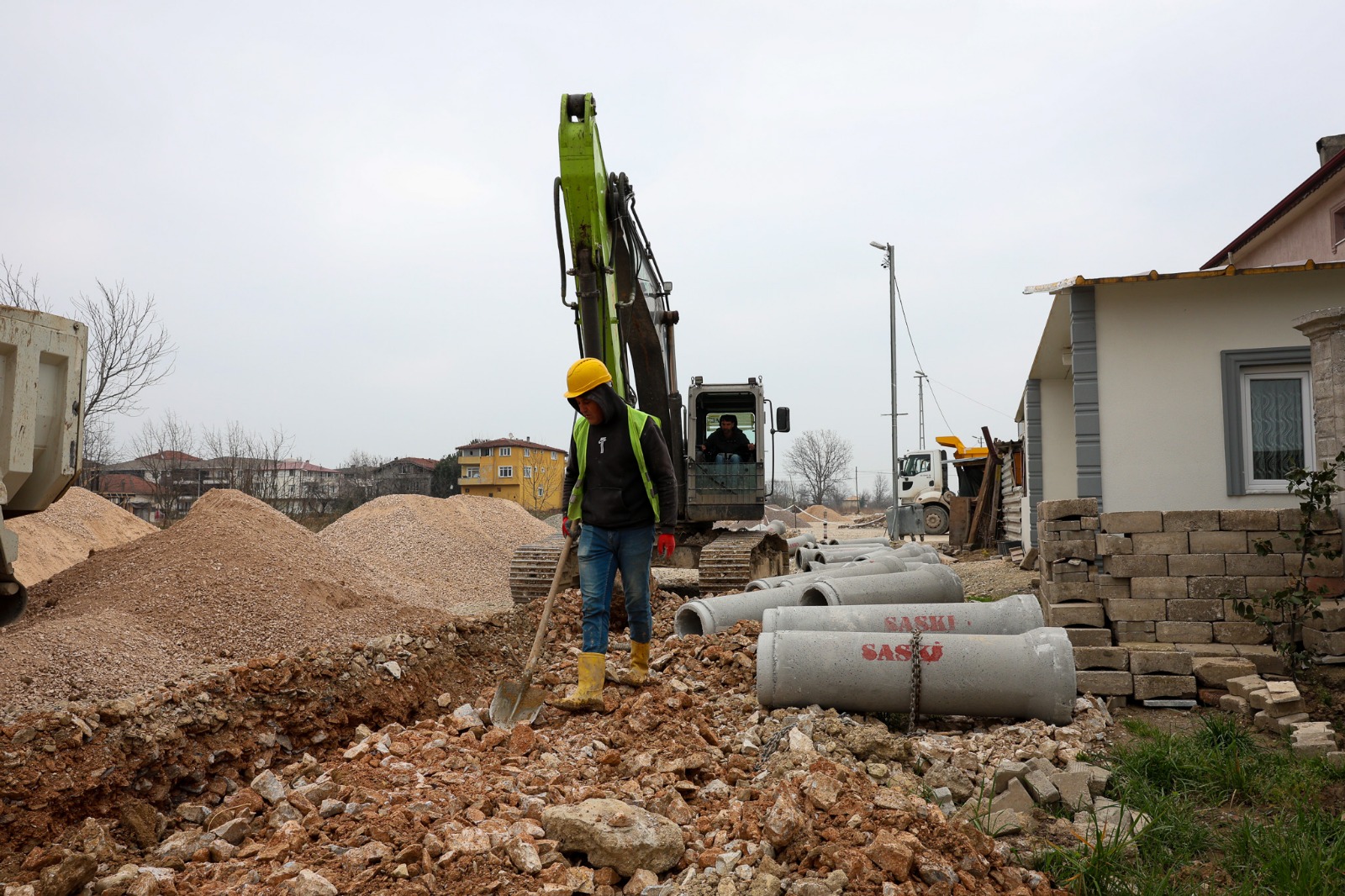 Arifiye Hanlı Mahallesi’ne yeni yağmur suyu ve atık su altyapısı kazandırılıyor