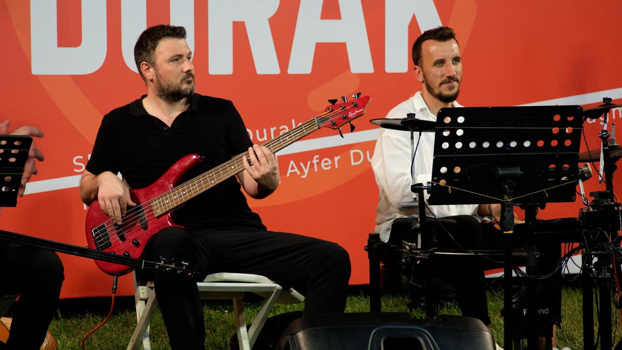 TRT FM yayın tuşuna bu kez Sakarya’dan bastı: Aziz Duran Parkı’nda unutulmaz akşam
