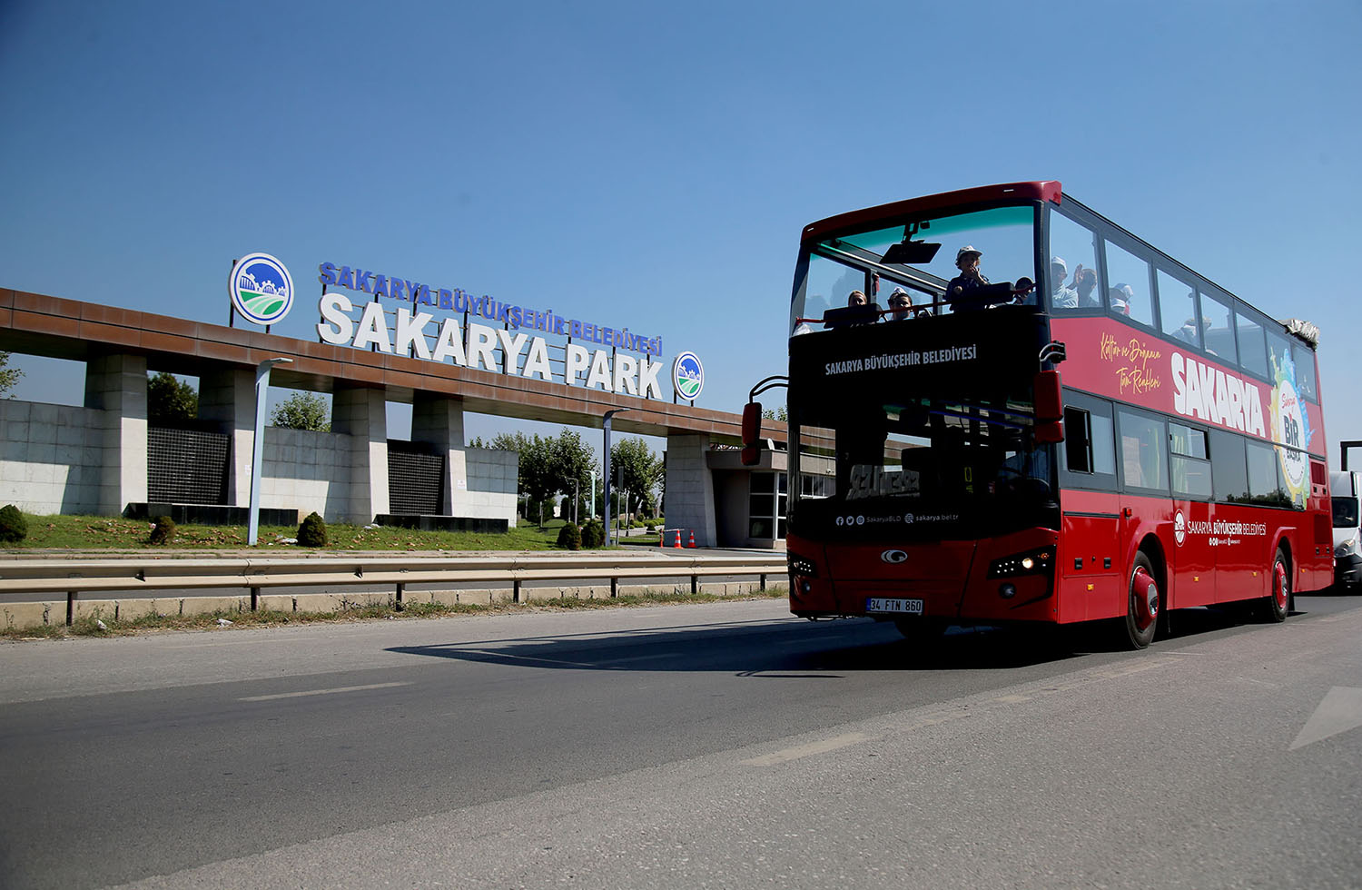 Büyükşehir’in çift katlı turizm otobüsü seferlerine başladı