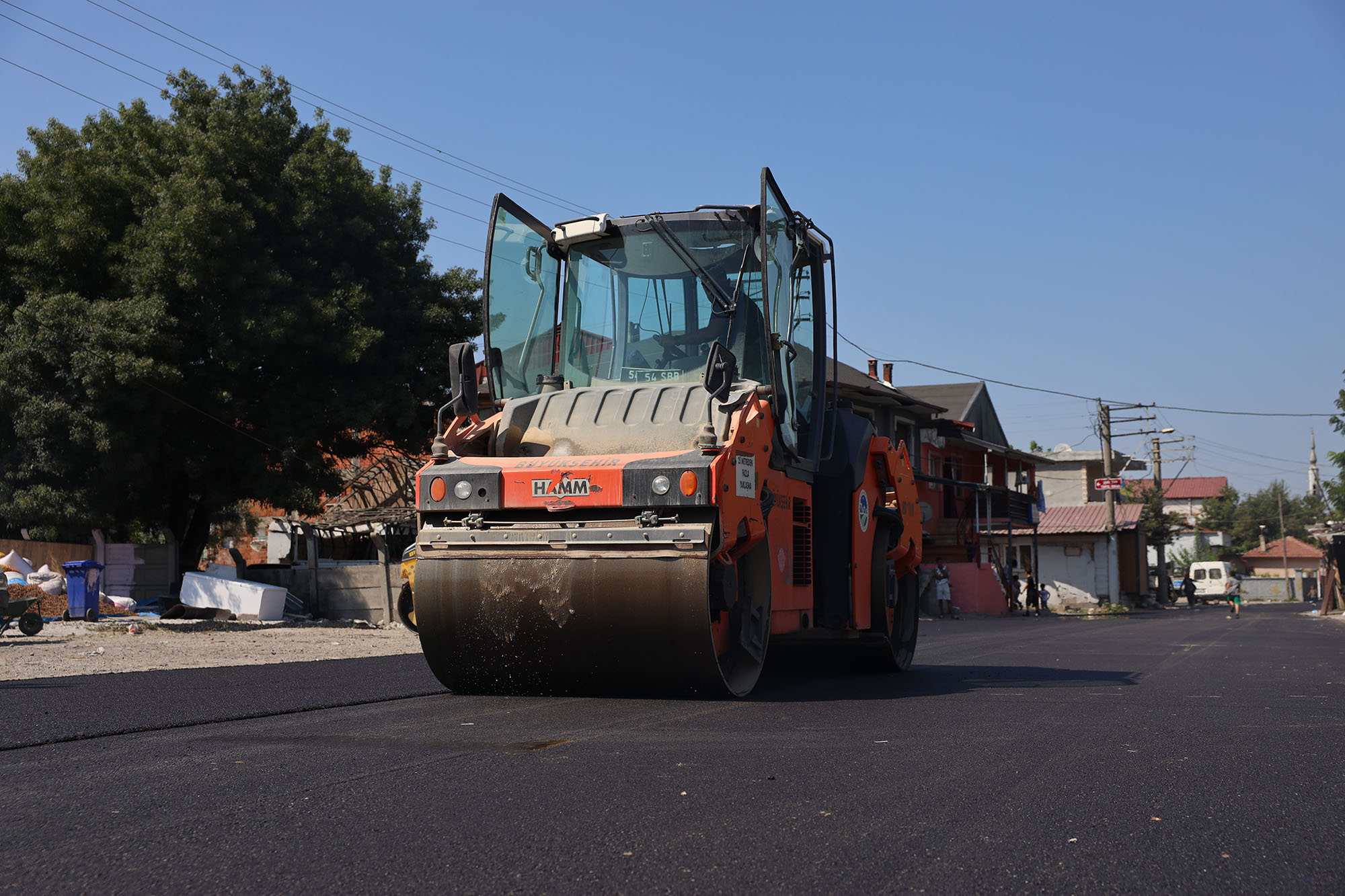 Erenler’de 19 sokağın altyapı ve üstyapısına Büyükşehir eli