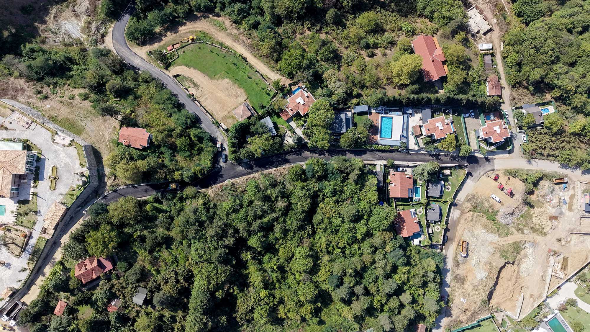 Büyükşehir Sapanca’da asfalt çalışmalarını sürdürüyor: Memnuniye’den sonra İlmiye’de yollar yeni yüzüne kavuşuyor