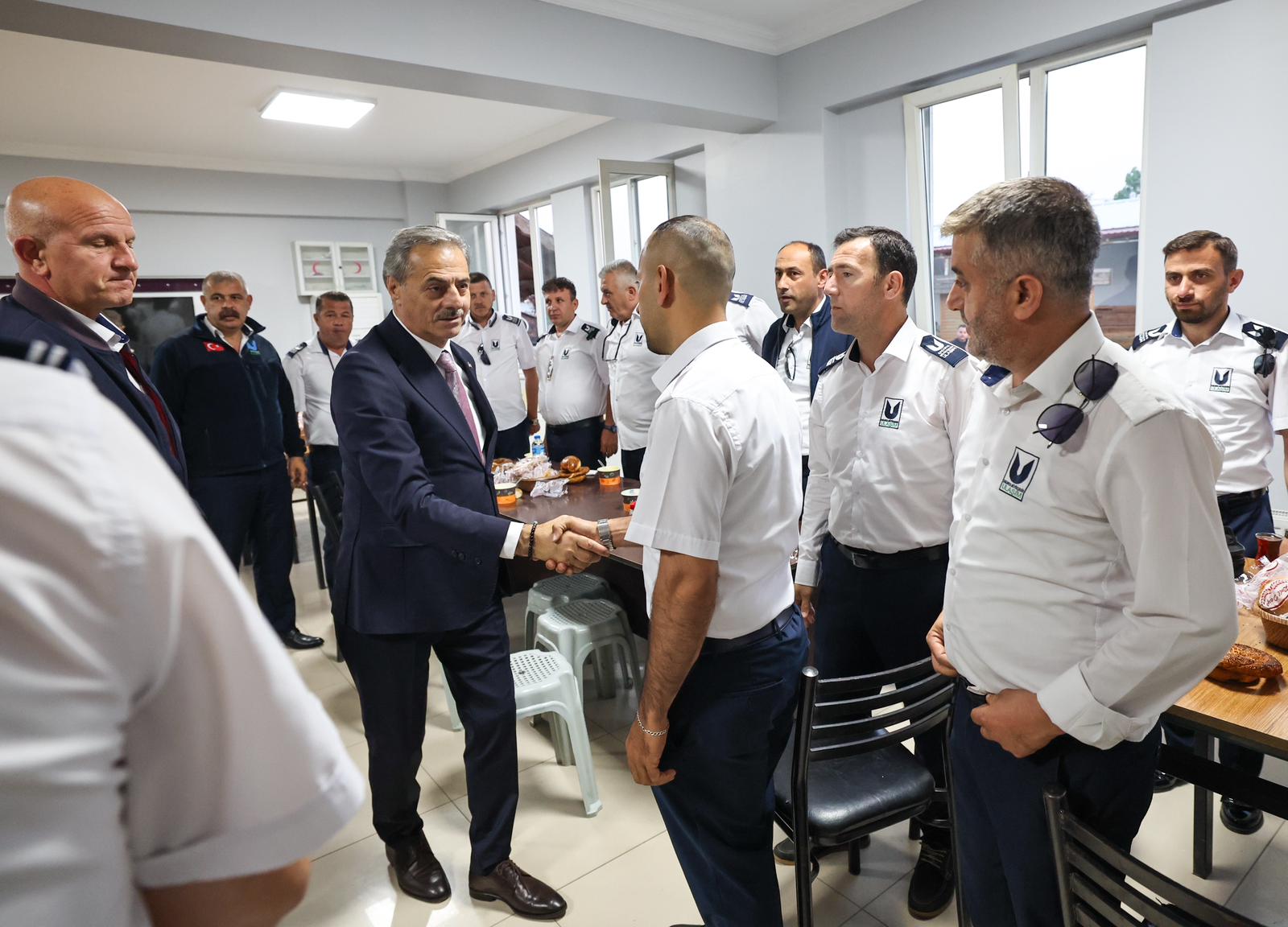 Başkan Alemdar gün aydınlanırken şoförlerle buluştu: “Hiçbir vatandaşımızı yolda bırakmadınız”