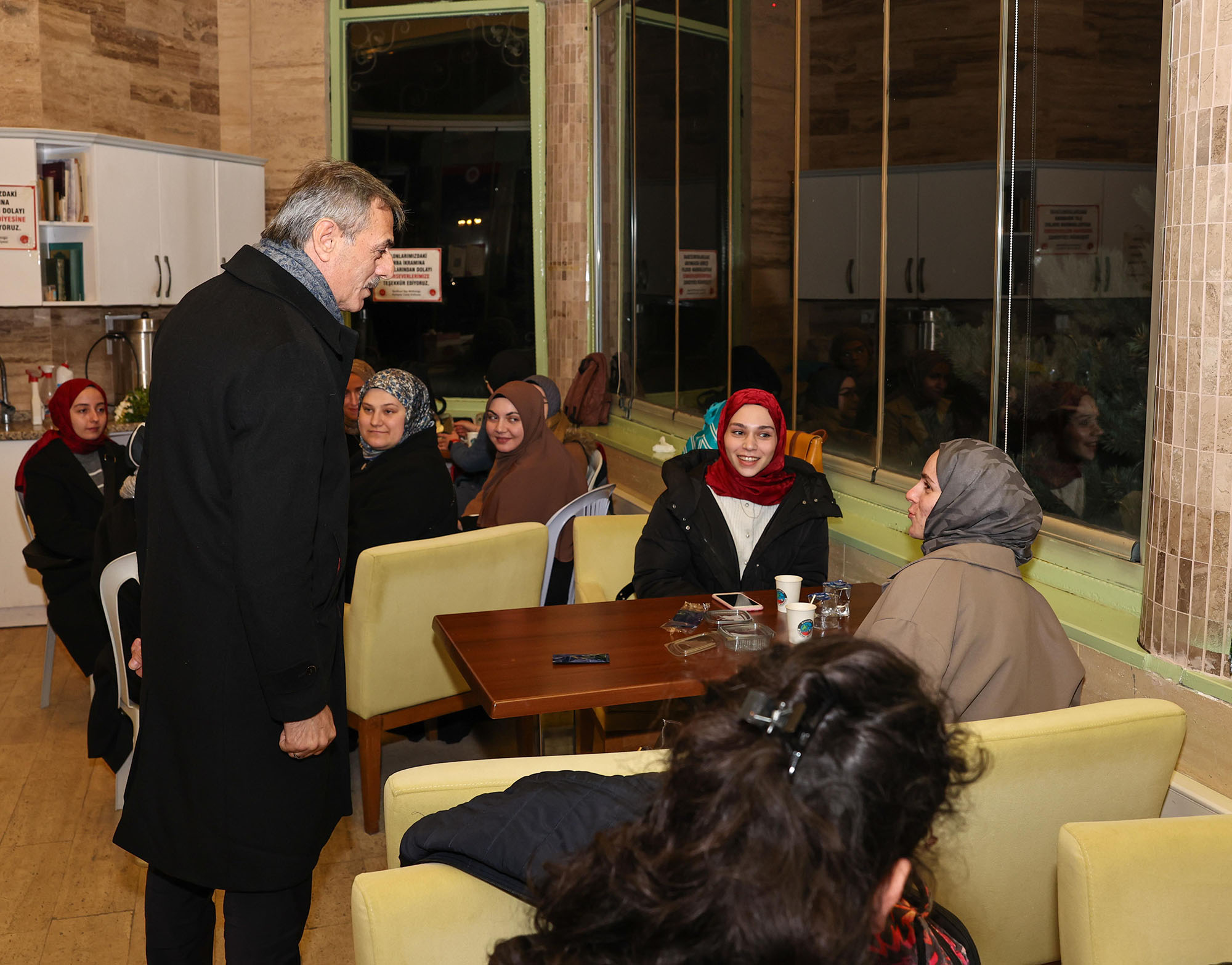 Başkan Yusuf Alemdar, iftarını gençlerle birlikte açtı: “Her zaman yanınızdayız”