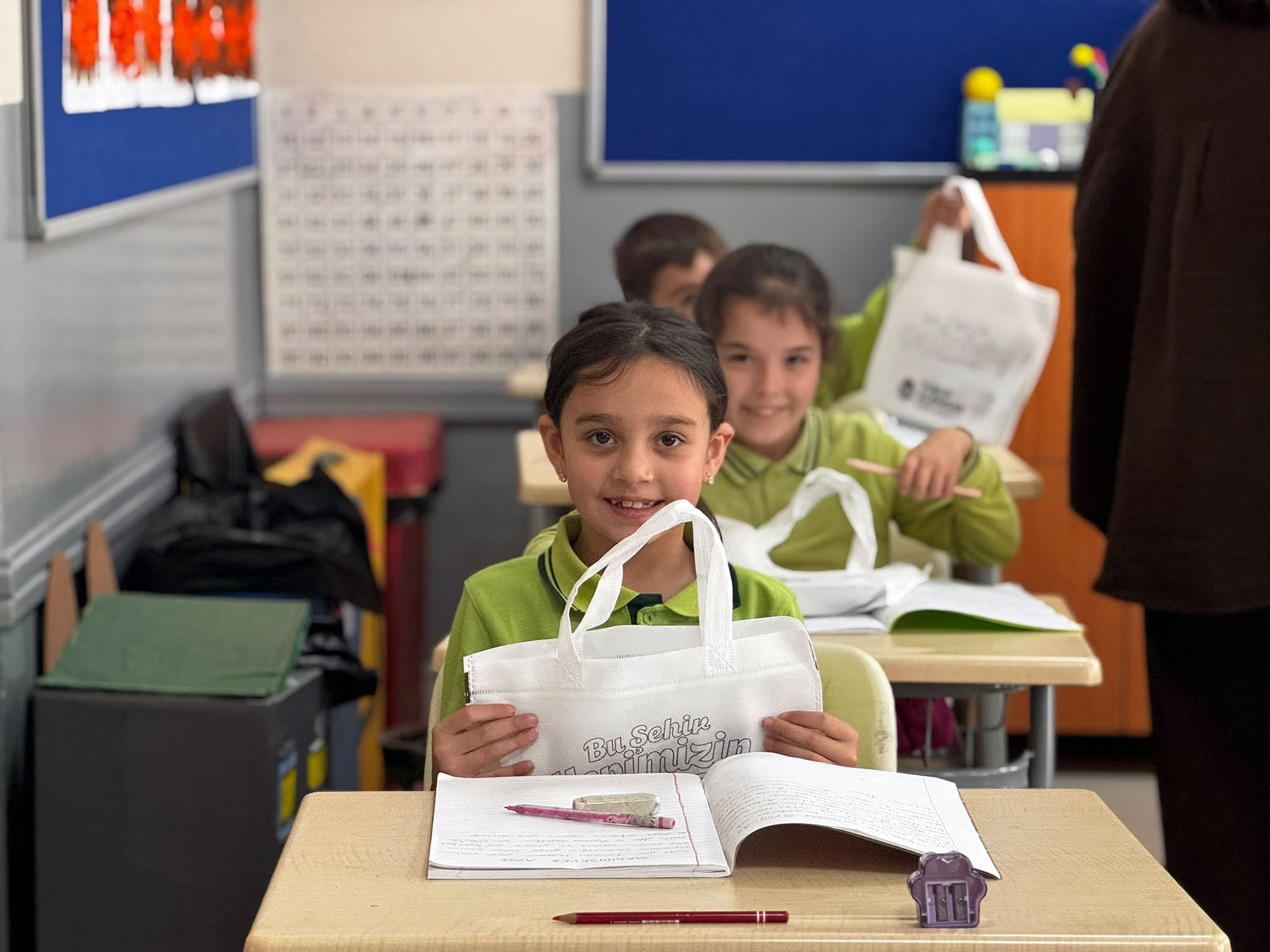 Büyükşehir kırsaldaki öğrencilerin okul heyecanına ortak oldu