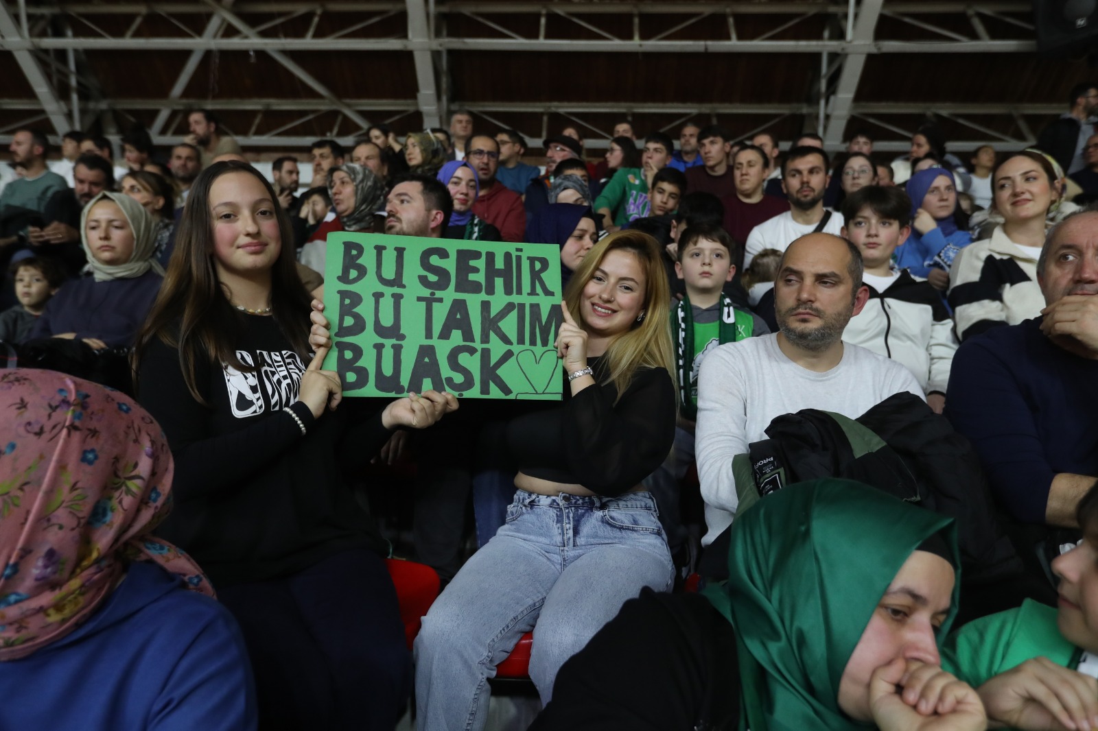 Büyükşehir Basketbol’dan taraftarı önünde net galibiyet: 86-66