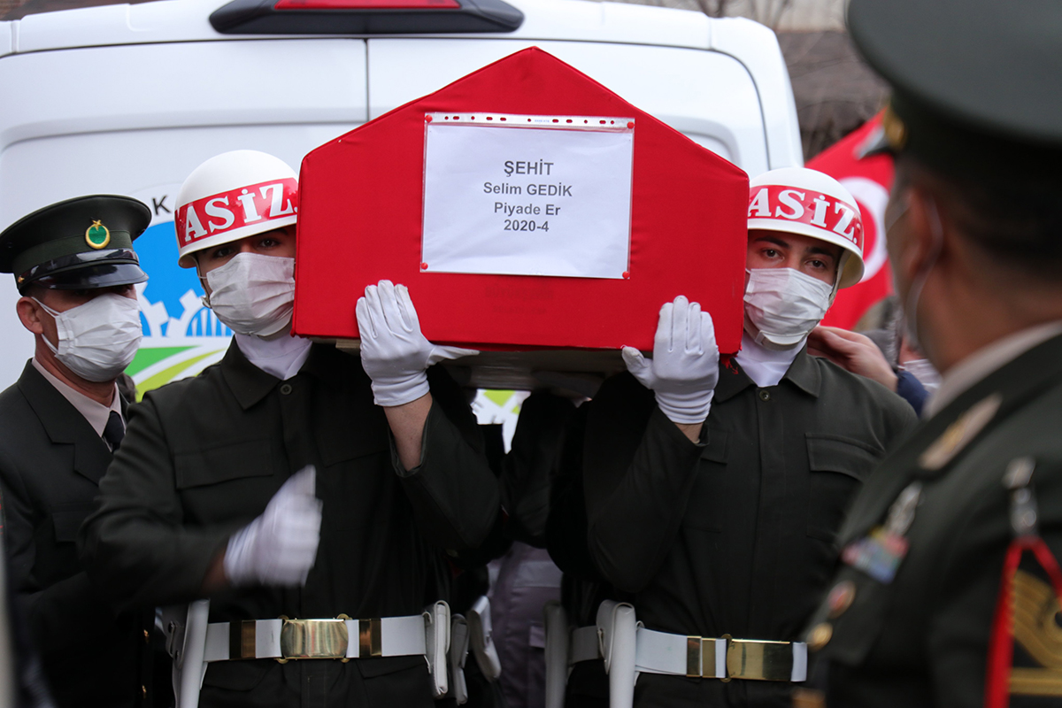 Sakarya şehidini son yolculuğuna uğurladı