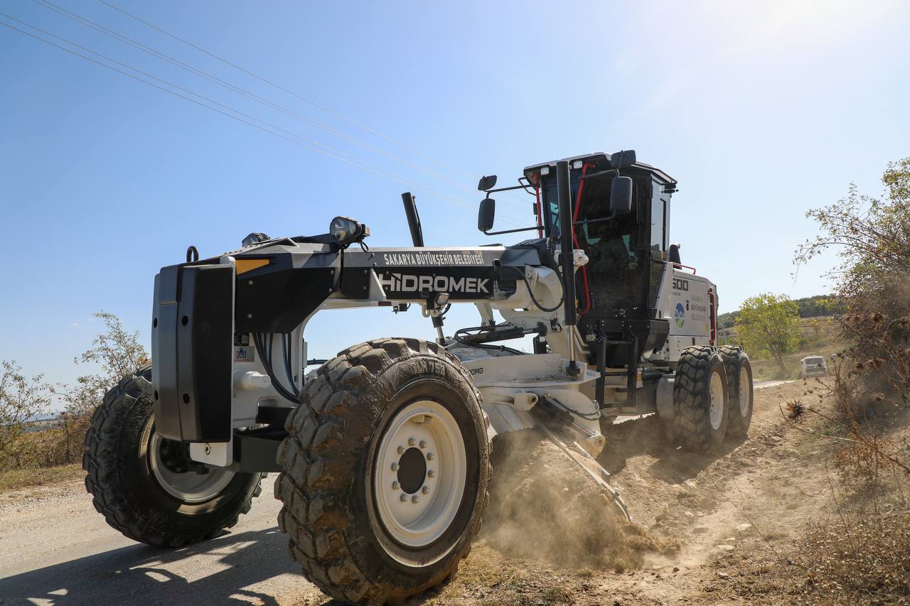 Büyükşehir şehrin güney ucunda 21 kilometrelik arterleri yeniliyor