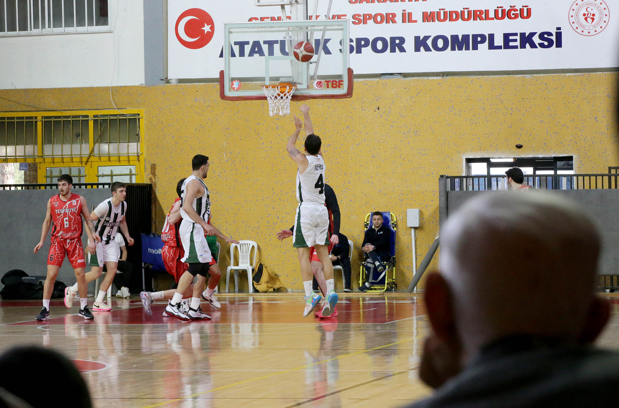 Büyükşehir Basketbol son 16’da dolu dizgin: 82-77