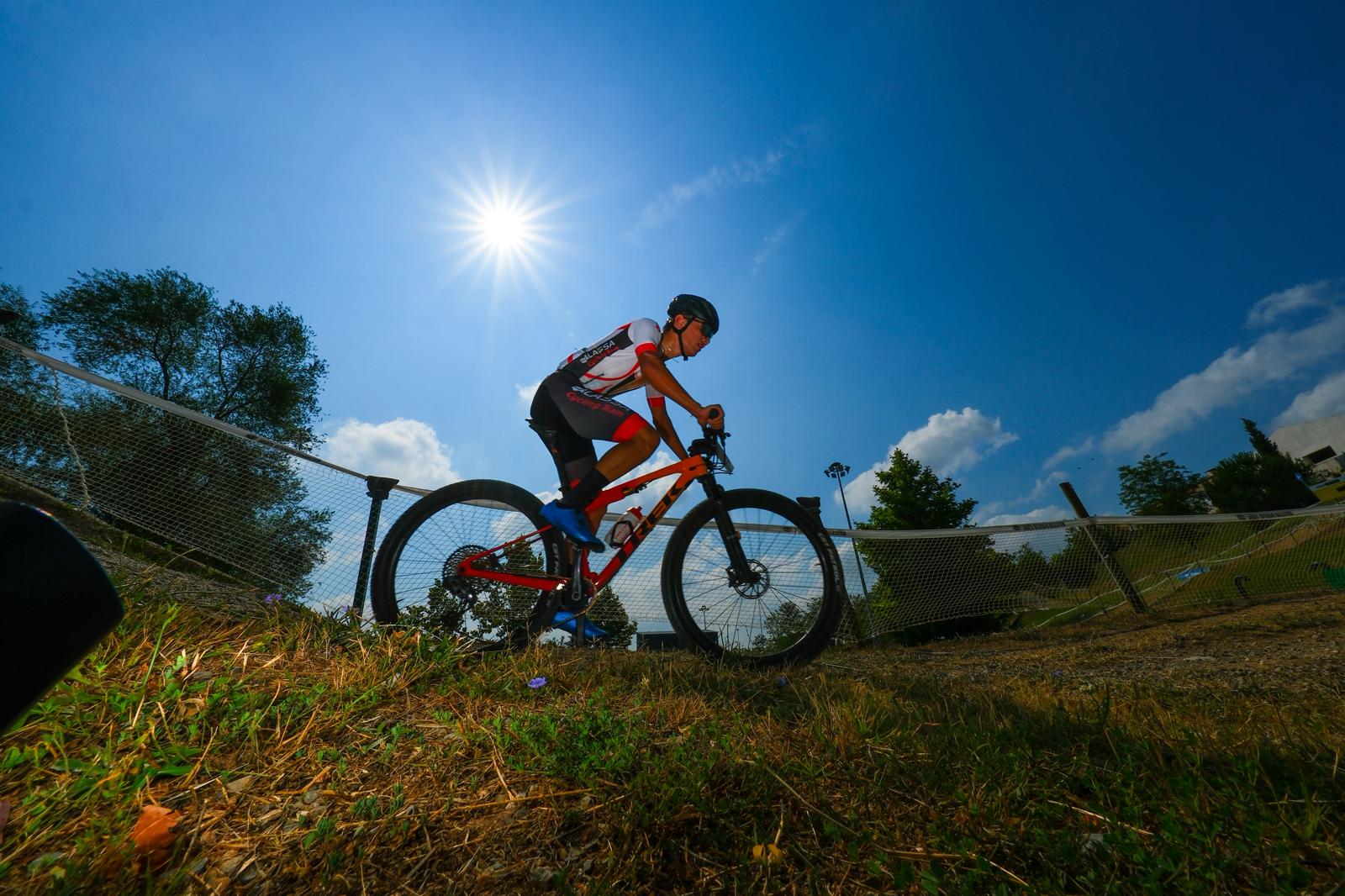 Sakarya'da nefes kesen şampiyona; Genç pedallar zirve için yarıştı