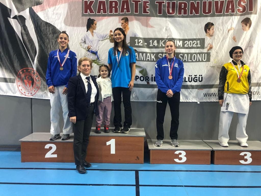 Ata'yı Anma Karate Turnuvası’na Büyükşehir’li sporcular damga vurdu