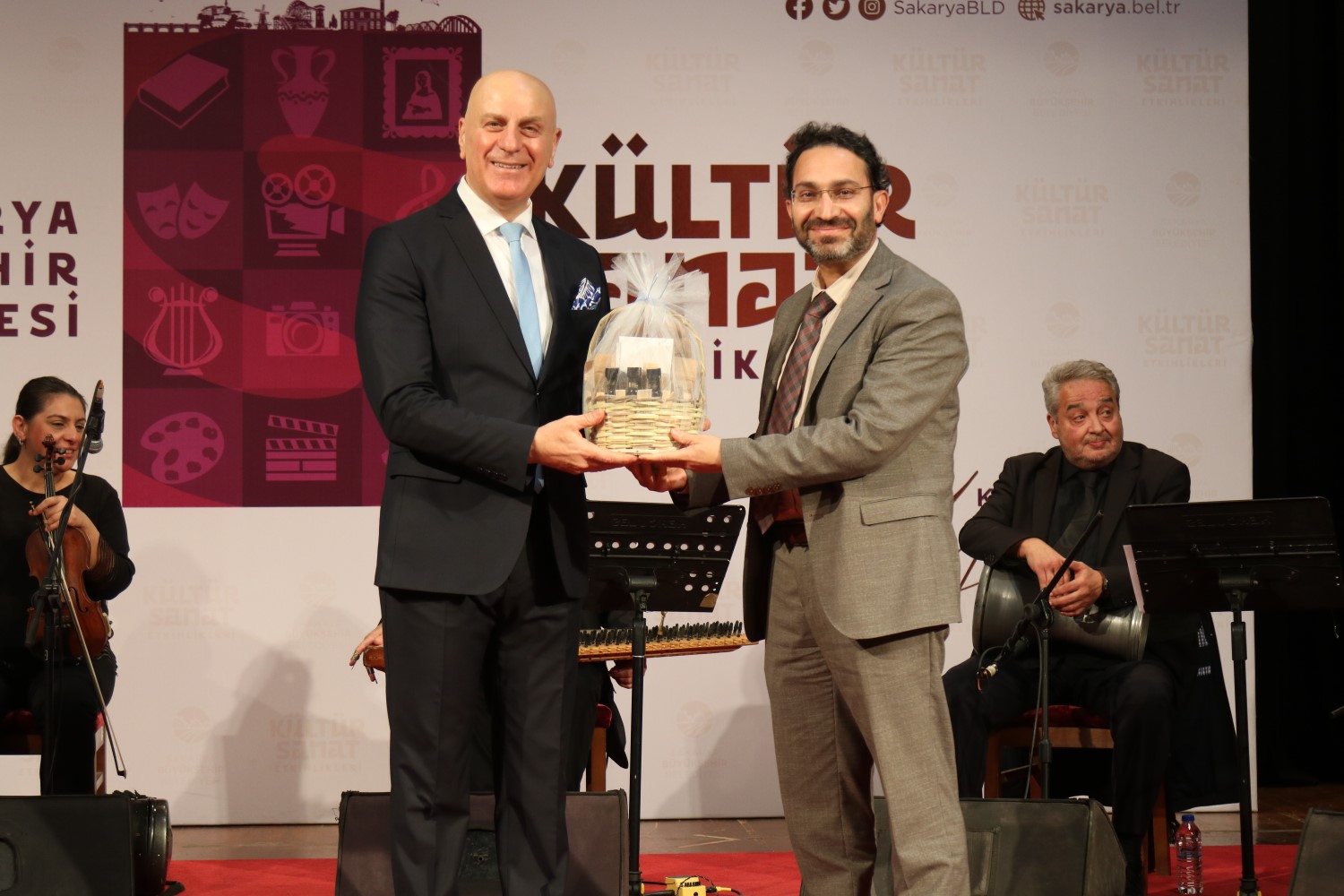 ‘Dilden Gönüle’ dinletisi kulakların pasını sildi