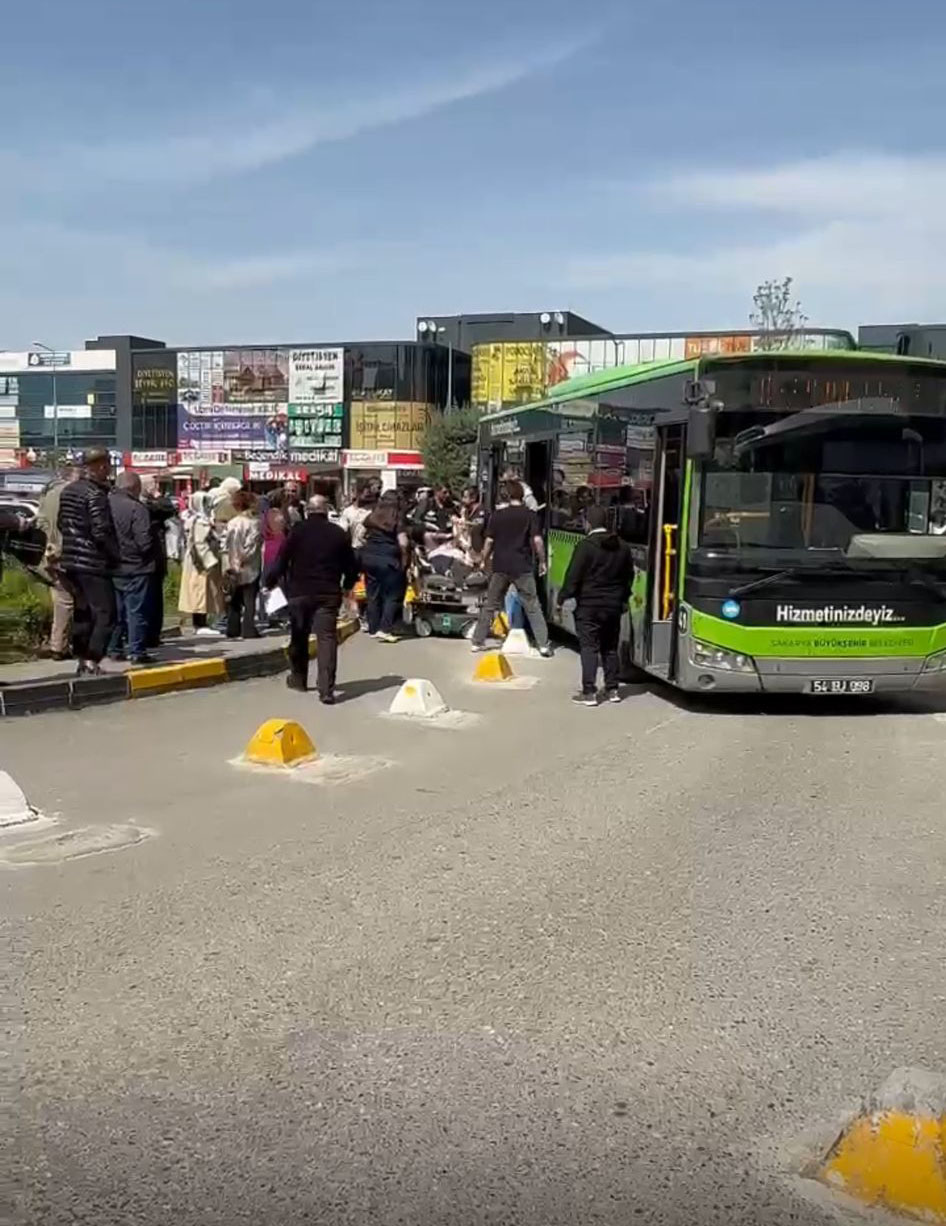 Otobüste hastalanan yolcuyu hattından çıkıp hastaneye yetiştirdi