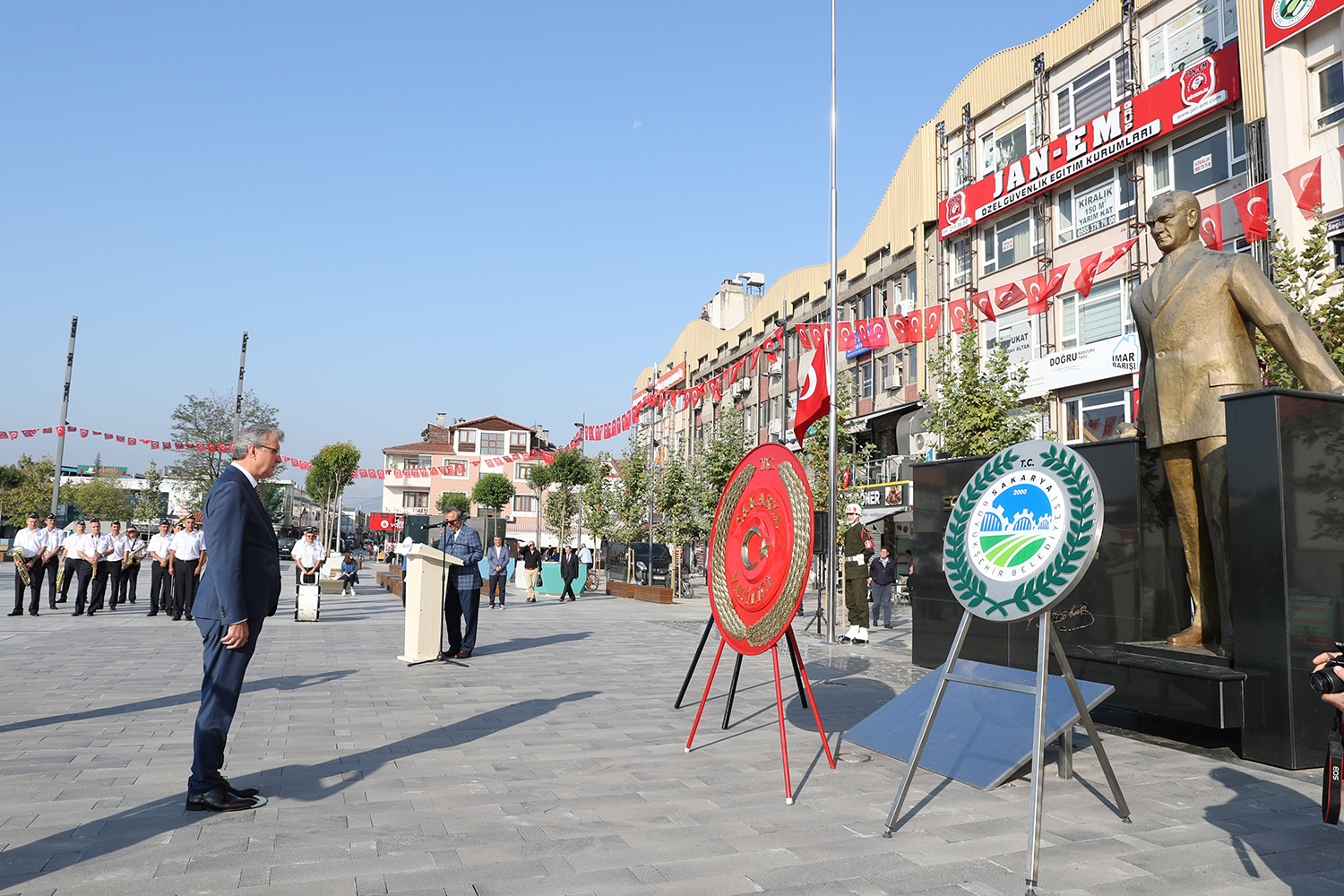 “Şehit yakınları ve gazilerimizin her zaman yanındayız”