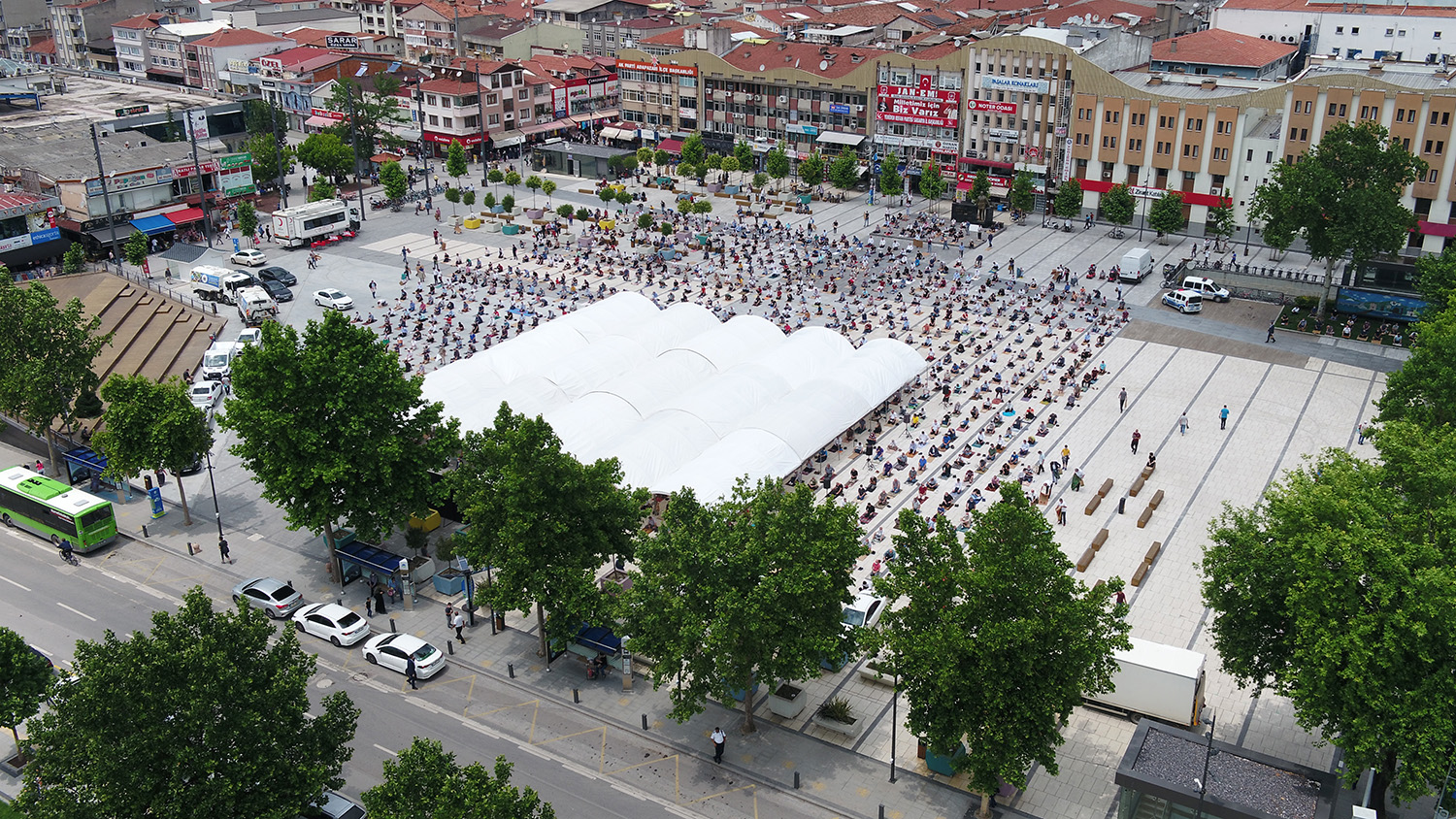 Yüzlerce Sakaryalı Demokrasi Meydanı’nda saf tuttu