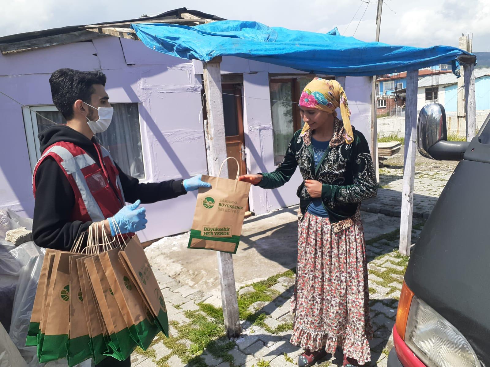 Salgın destek paketleri Geyve’de hanelere ulaşıyor