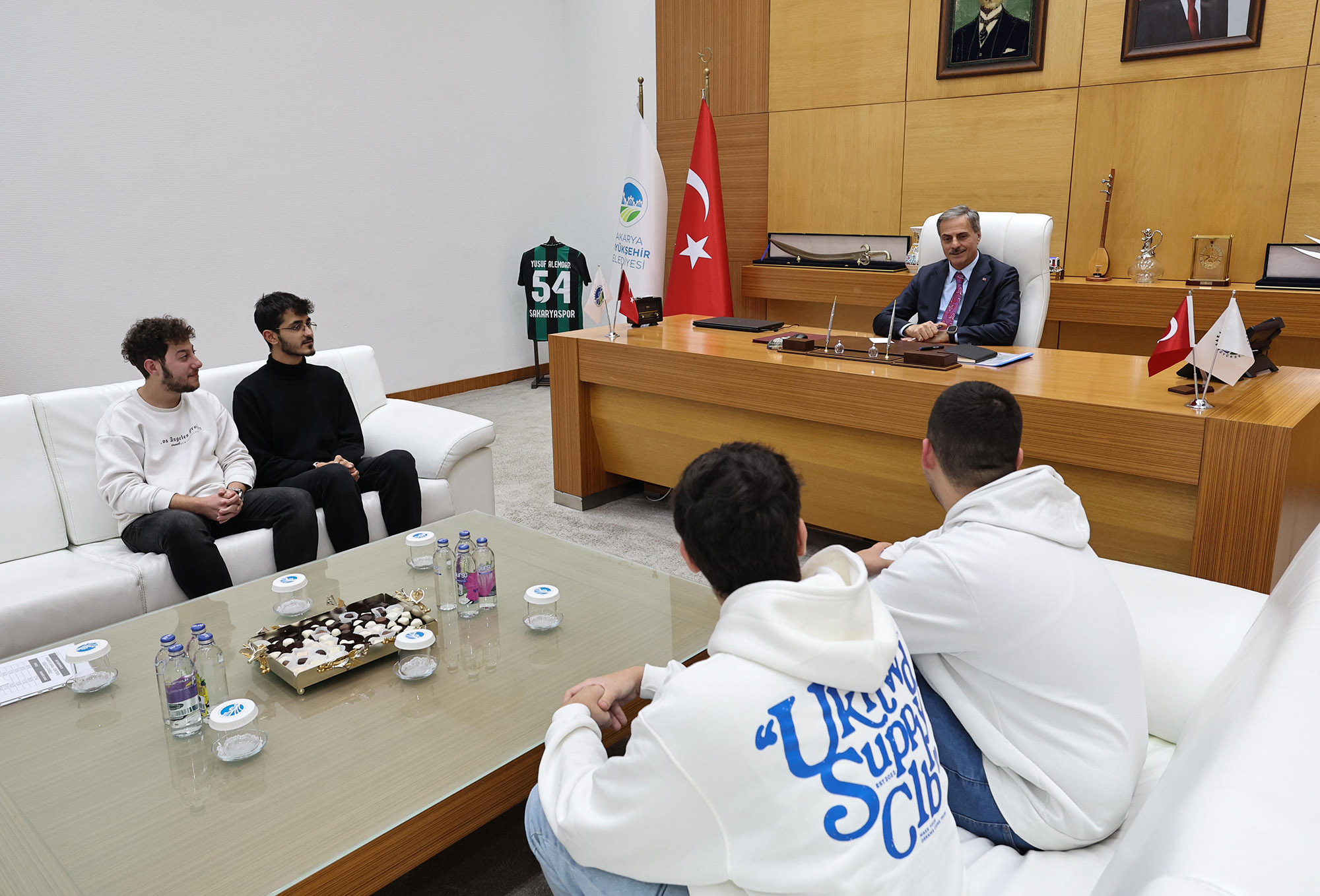 “Türkiye sizin gibi özgüveni yüksek gençlerle yükselecek”