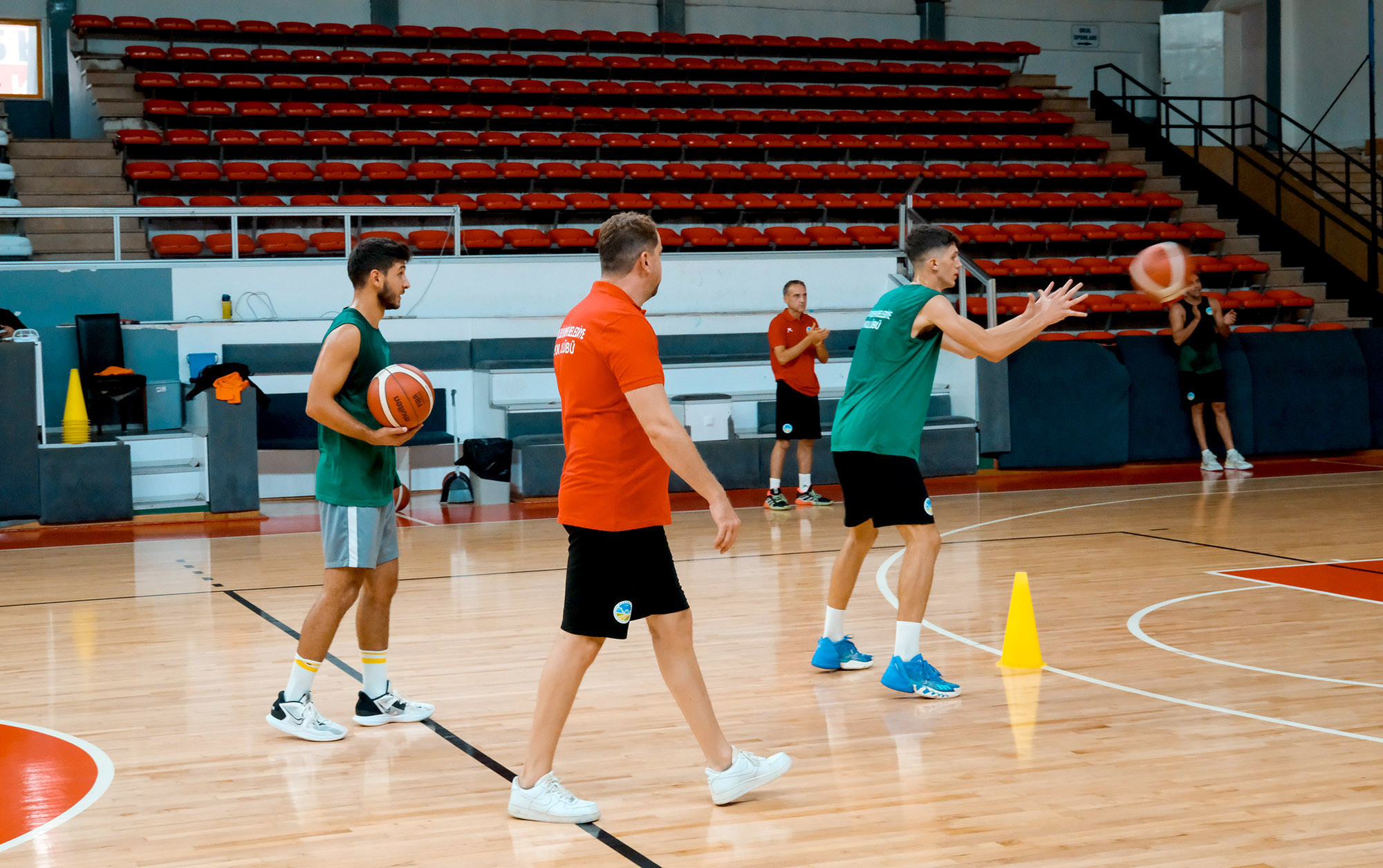 Büyükşehir Basketbol antrenmanlara başladı Basketbol heyecanı parkelere geri döndü, Büyükşehir basketbol 2. Ligde mücadele edecek