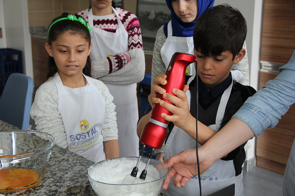 Çocuklar SGM’de ‘Glutensiz Waffle’ yaptılar