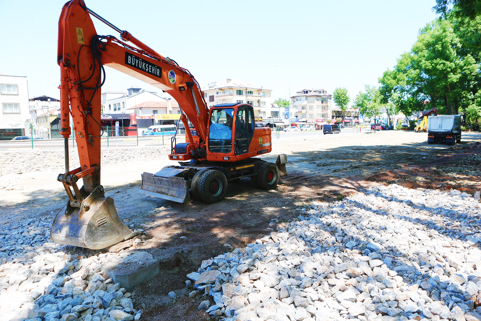 Şehrin buluşma noktasına yeni otopark alanı