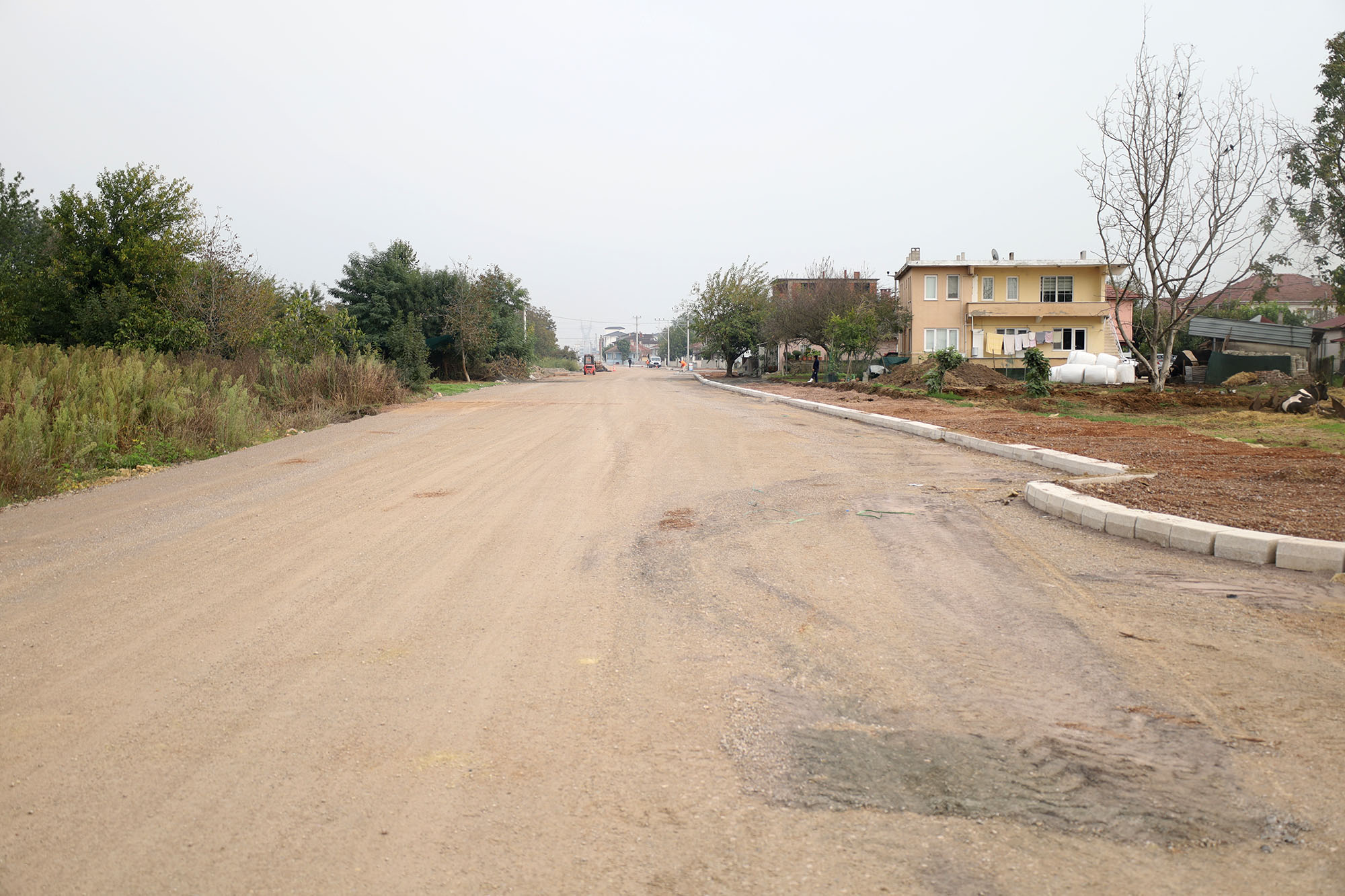 Hanlı-OSB duble yolunda önce kaldırım ve bisiklet yolu, ardından asfalta geçilecek