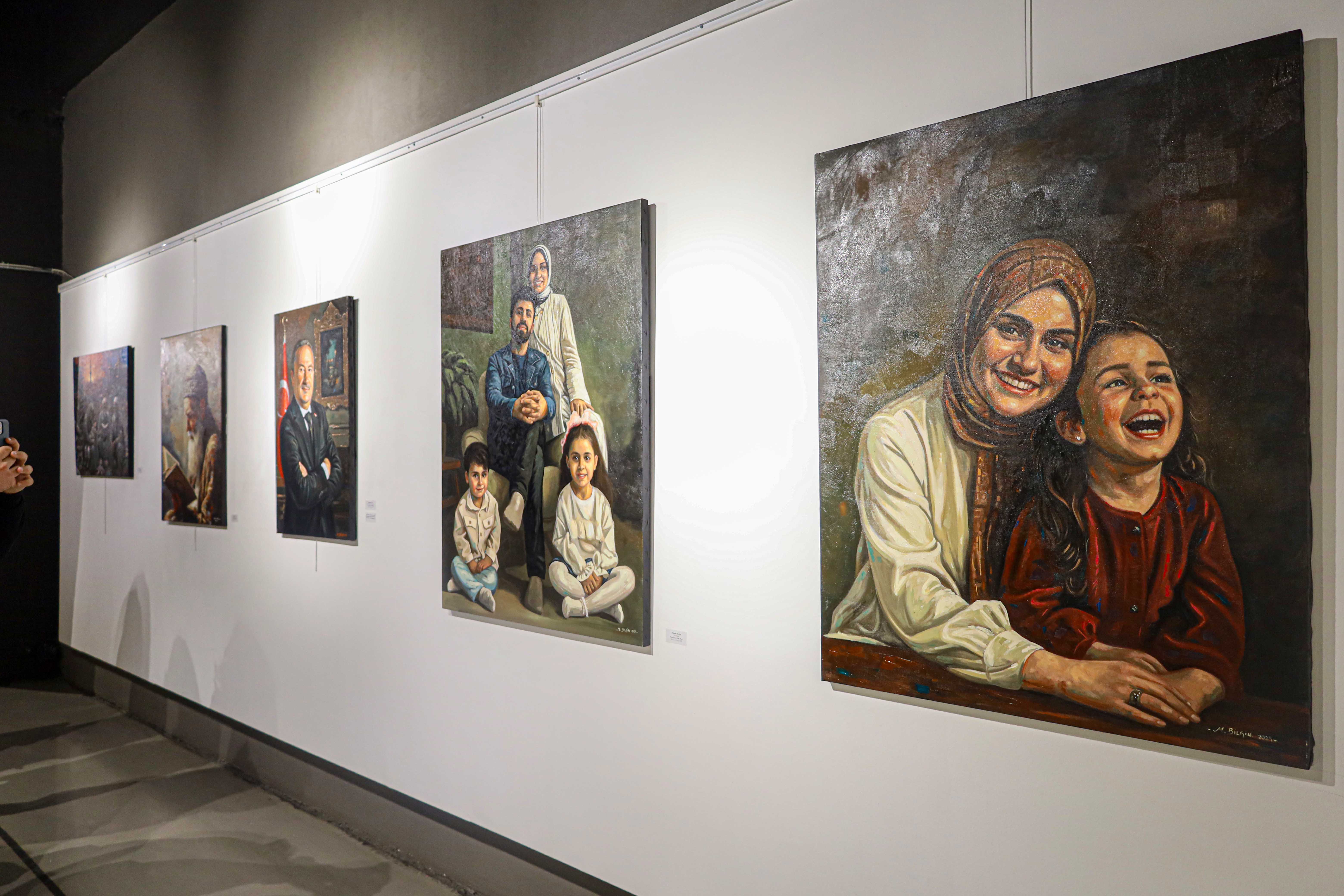 Öğretmenler Günü’ne özel resim sergisi OSM’de kapılarını açtı