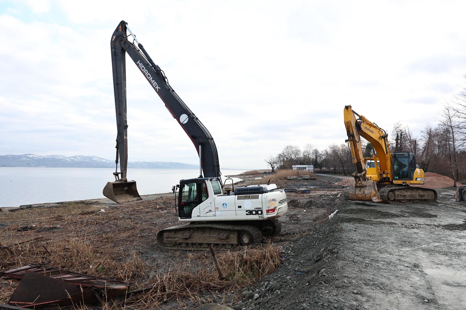 Sapanca Gölü kıyılarındaki kaçak yapılar kaldırılıyor